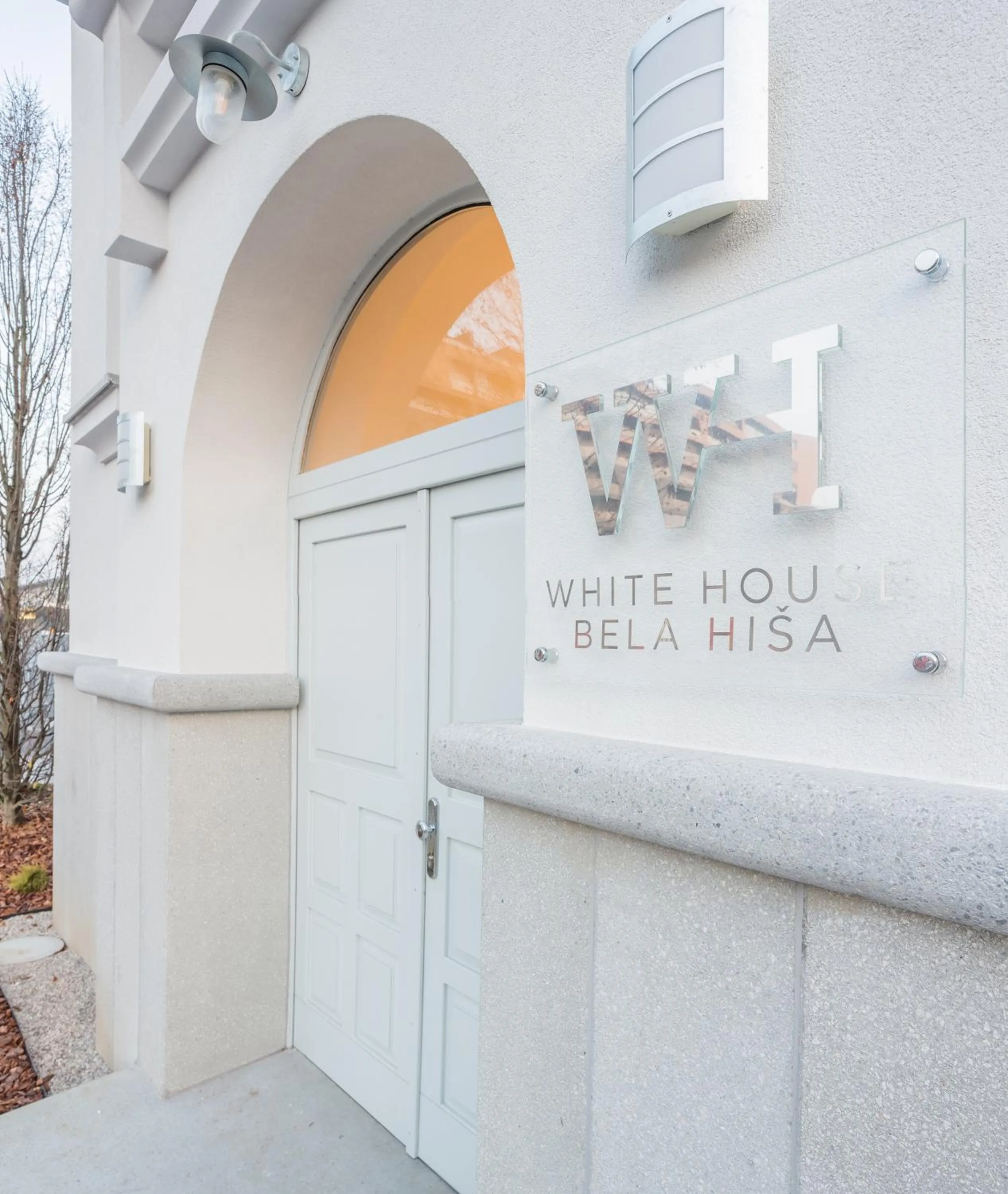 Facade/entrance in WH Apartments