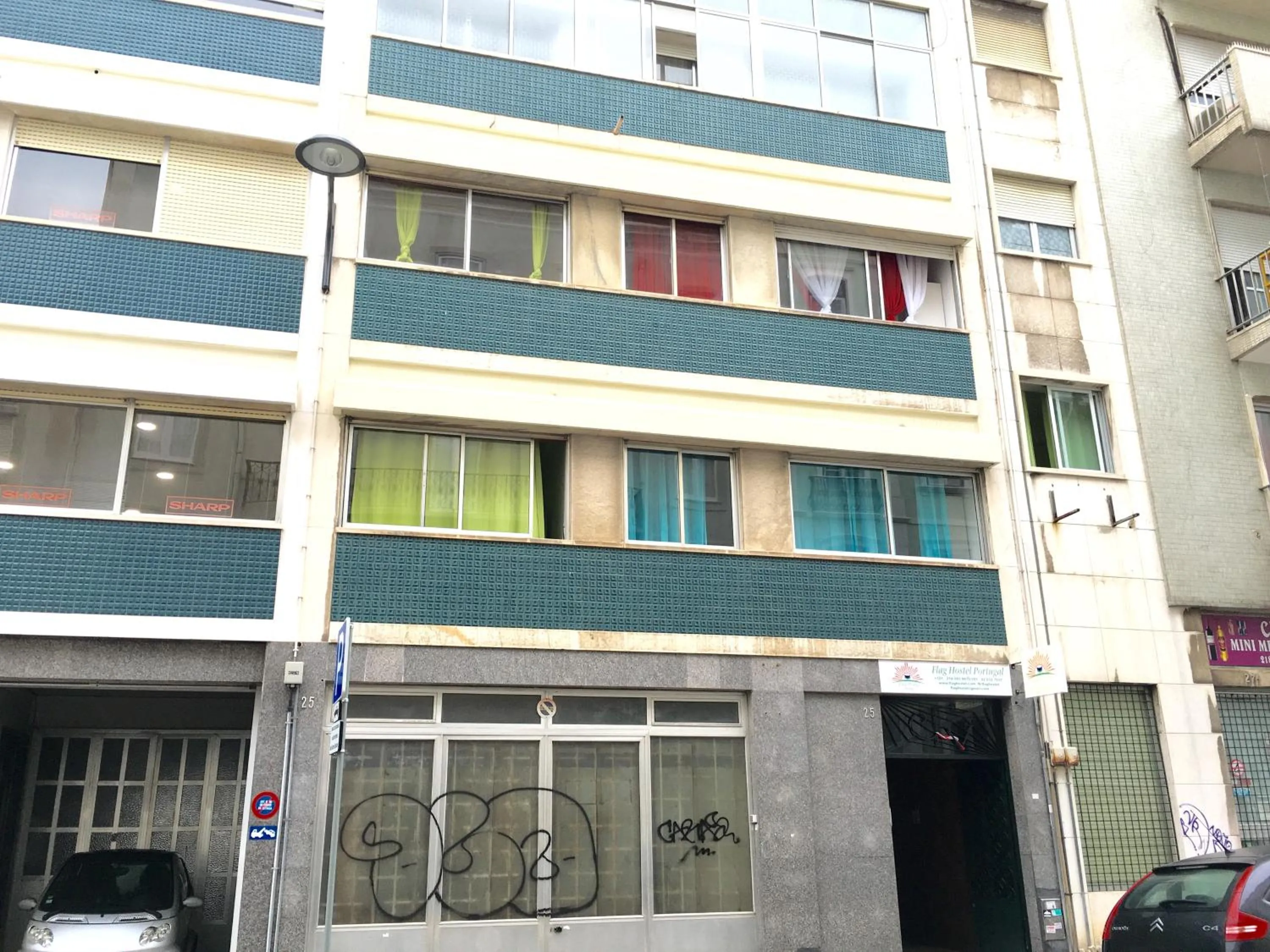 Property building in lisbon Home host