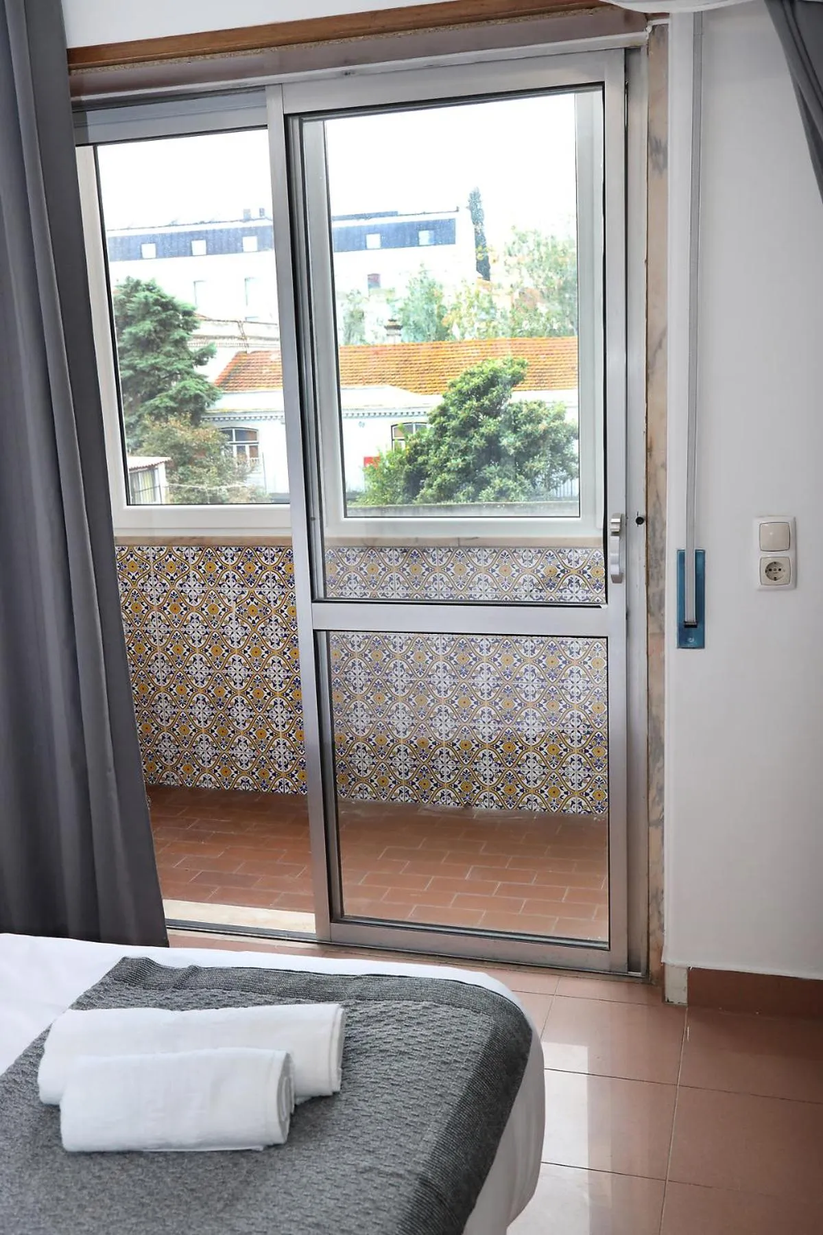 Bed in lisbon Home host