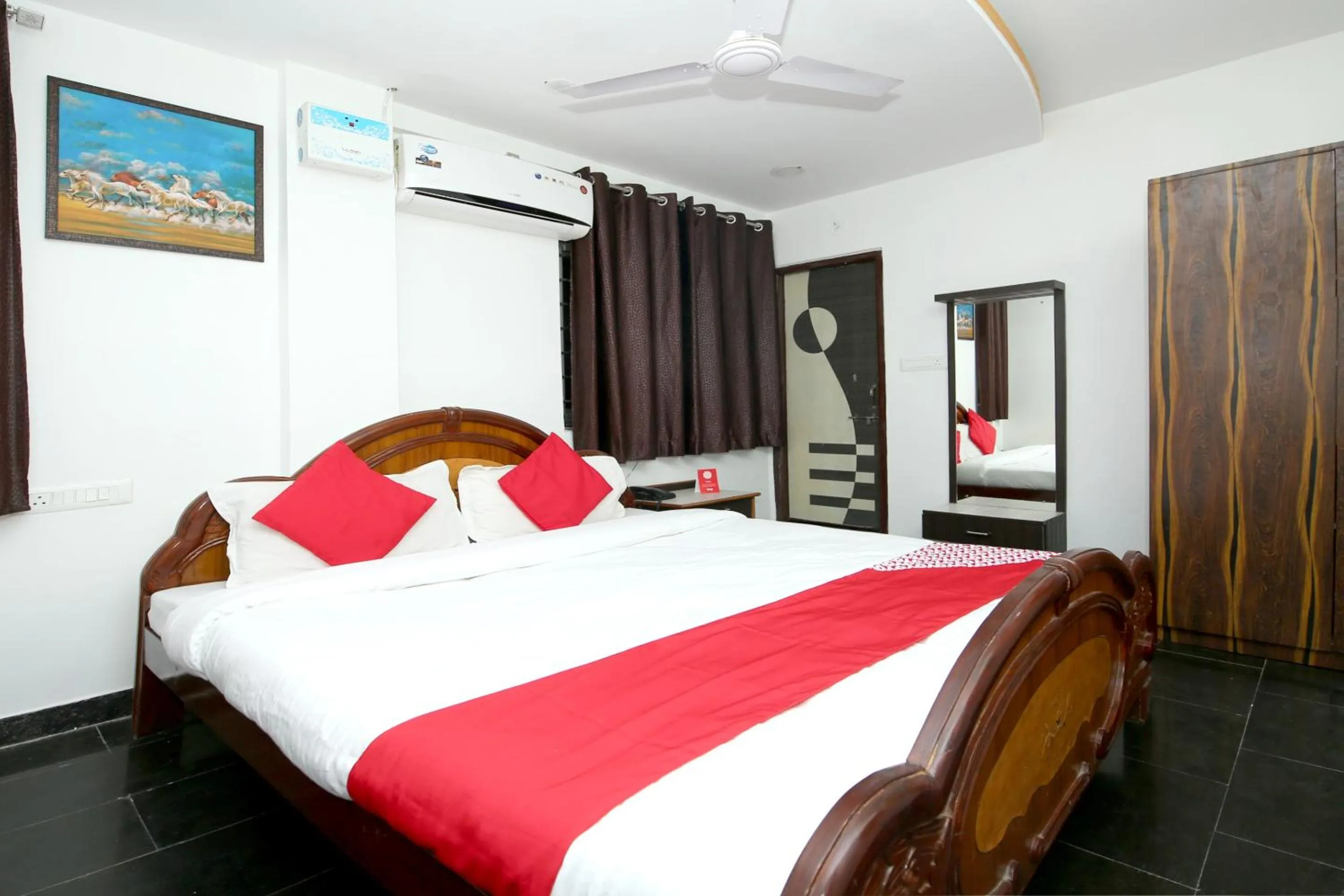 Hotel O Sea Rock