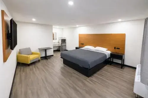 Deluxe King Room in Scenic Motel - El Monte Deluxe King Room in Scenic Motel - El Monte