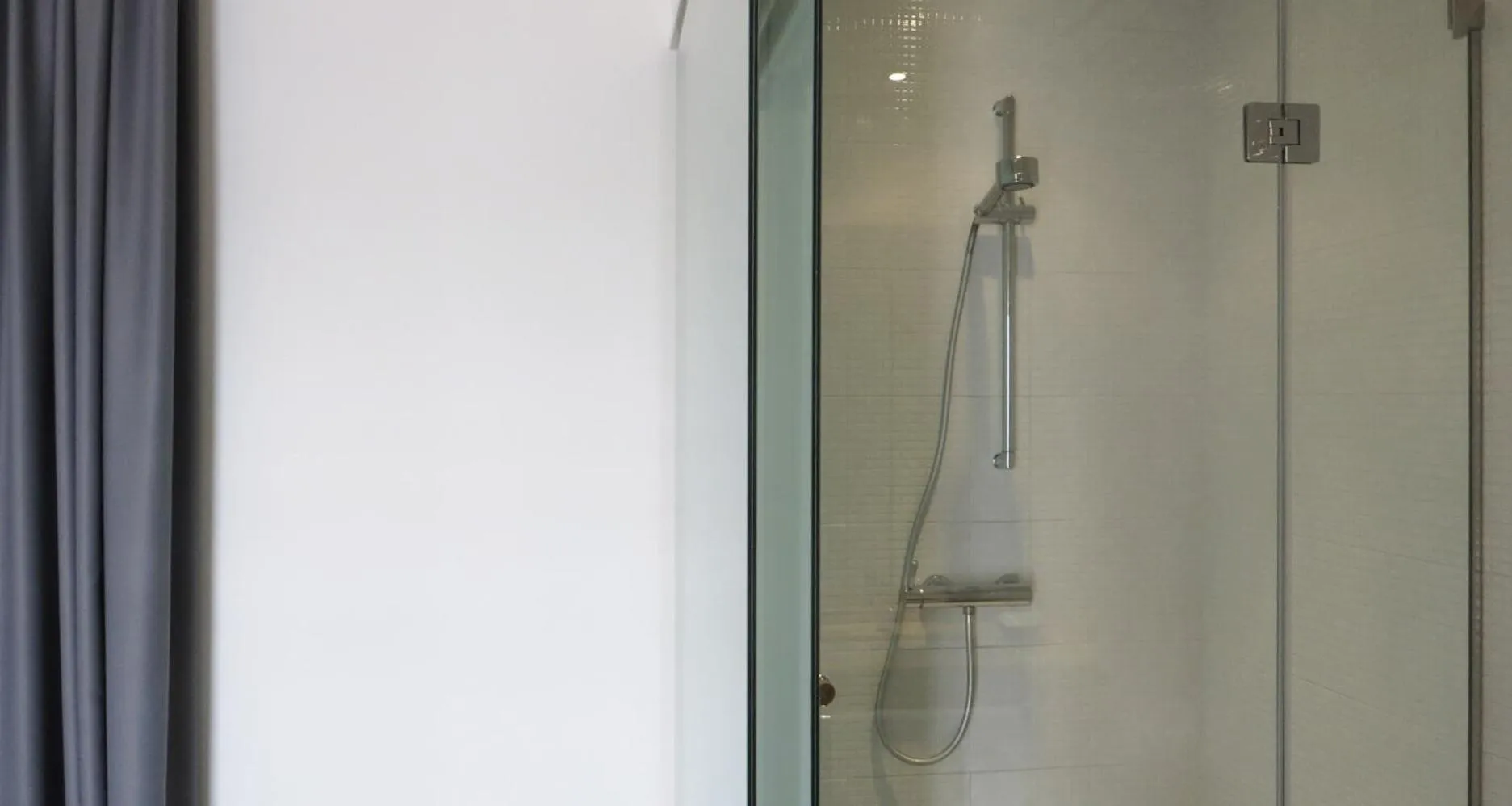 Shower in Hotel Grecale