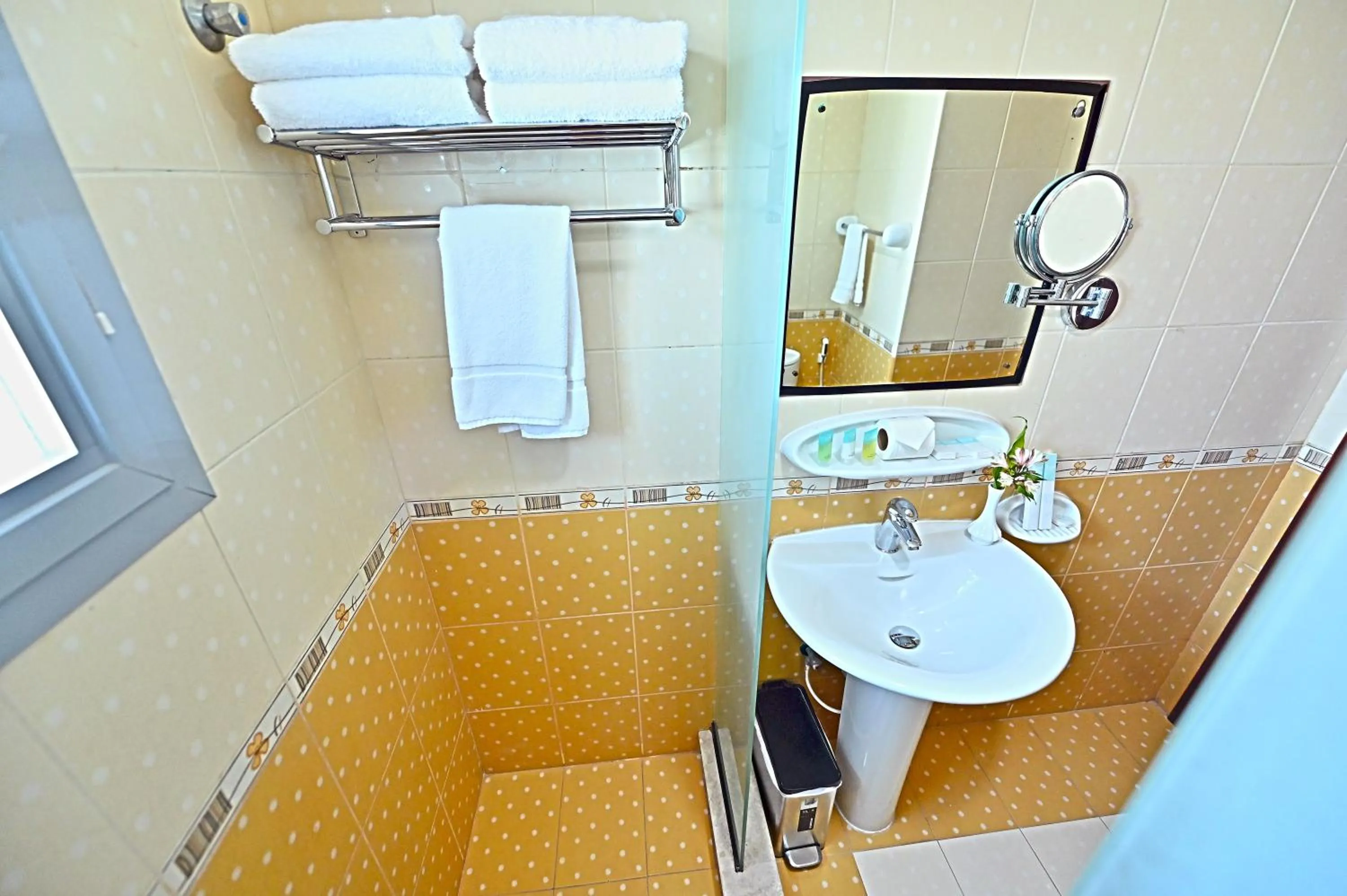 Shower in Ewan Tower Hotel Apartments