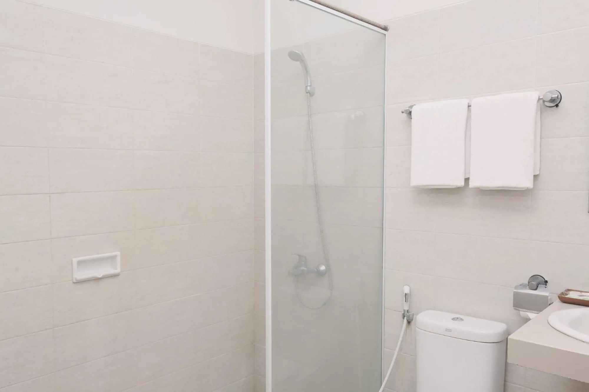 Bathroom in Cengkareng Transit Hotel