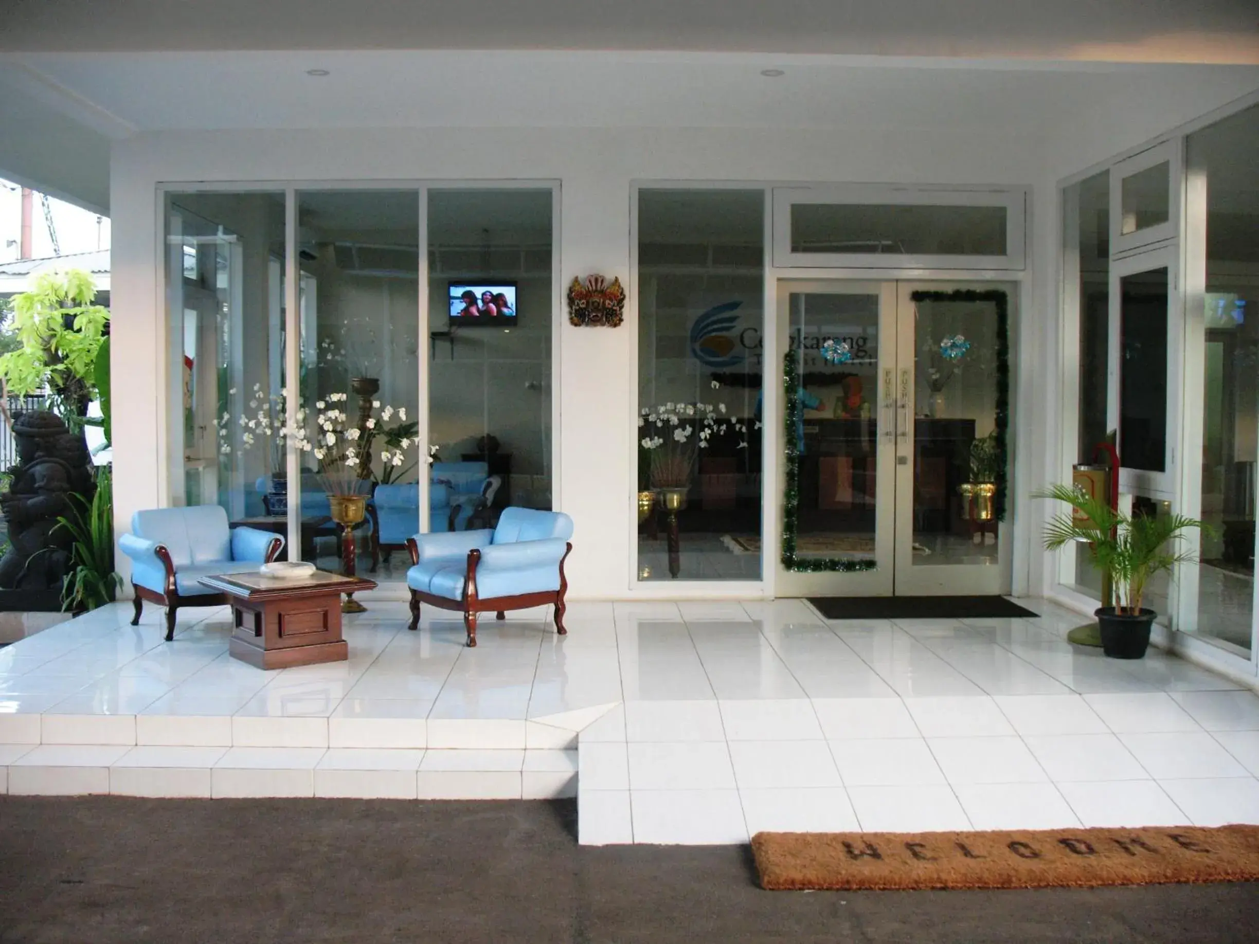 Facade/entrance in Cengkareng Transit Hotel Facade/entrance in Cengkareng Transit Hotel