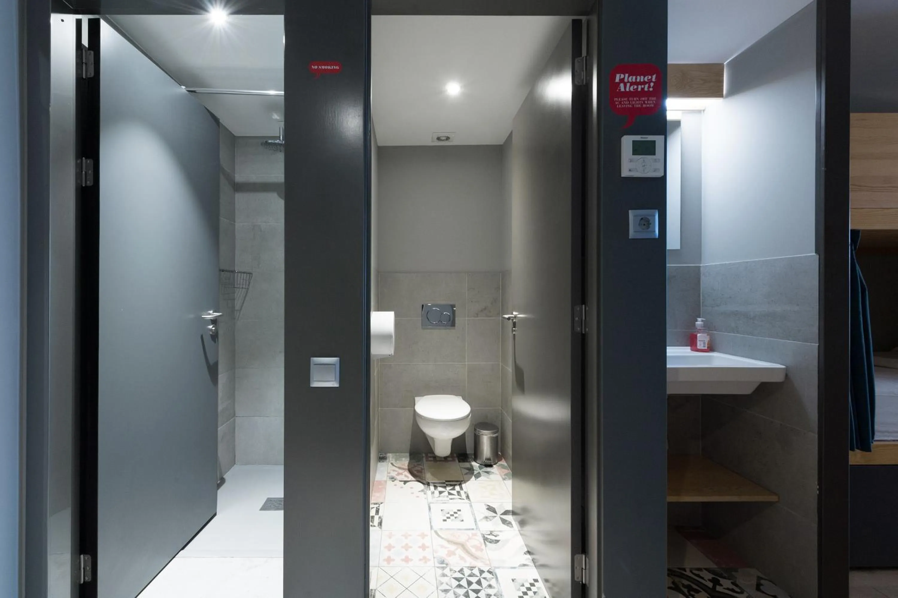 Bathroom in Yeah Barcelona Hostel