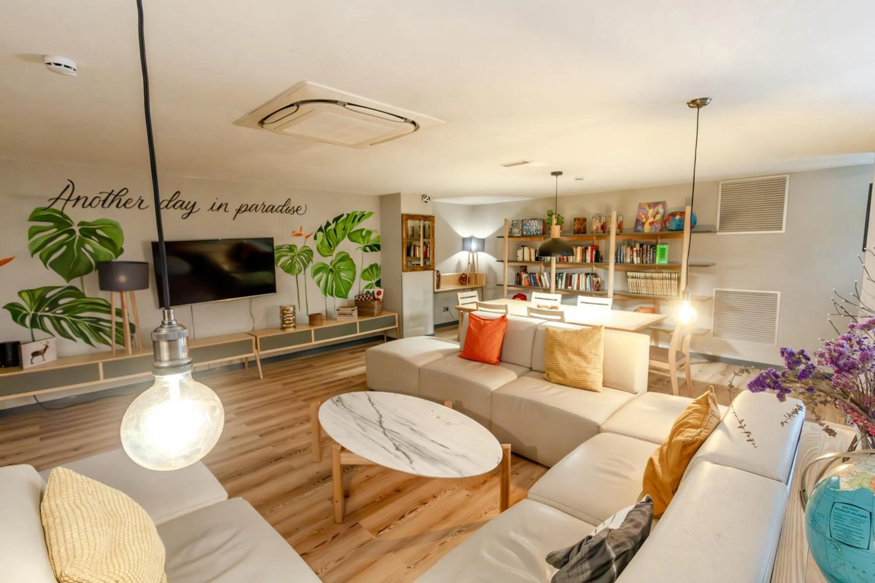 Communal lounge/ TV room in Yeah Barcelona Hostel