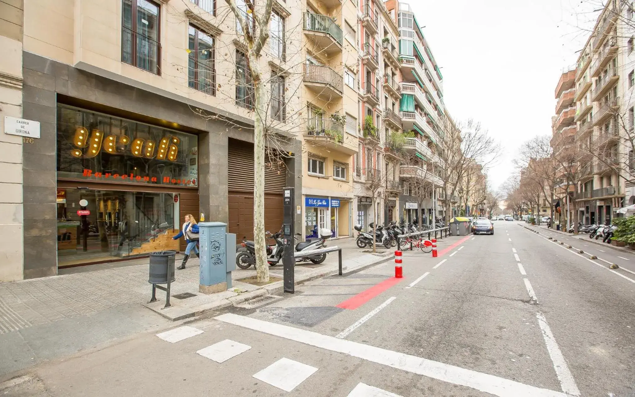 Facade/entrance in Yeah Barcelona Hostel Facade/entrance in Yeah Barcelona Hostel