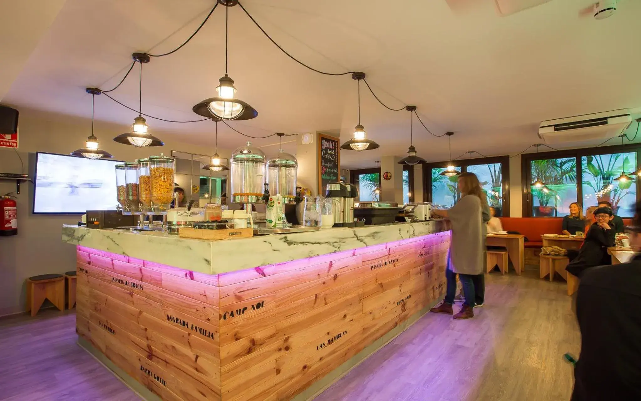 Lounge or bar in Yeah Barcelona Hostel Lounge or bar in Yeah Barcelona Hostel