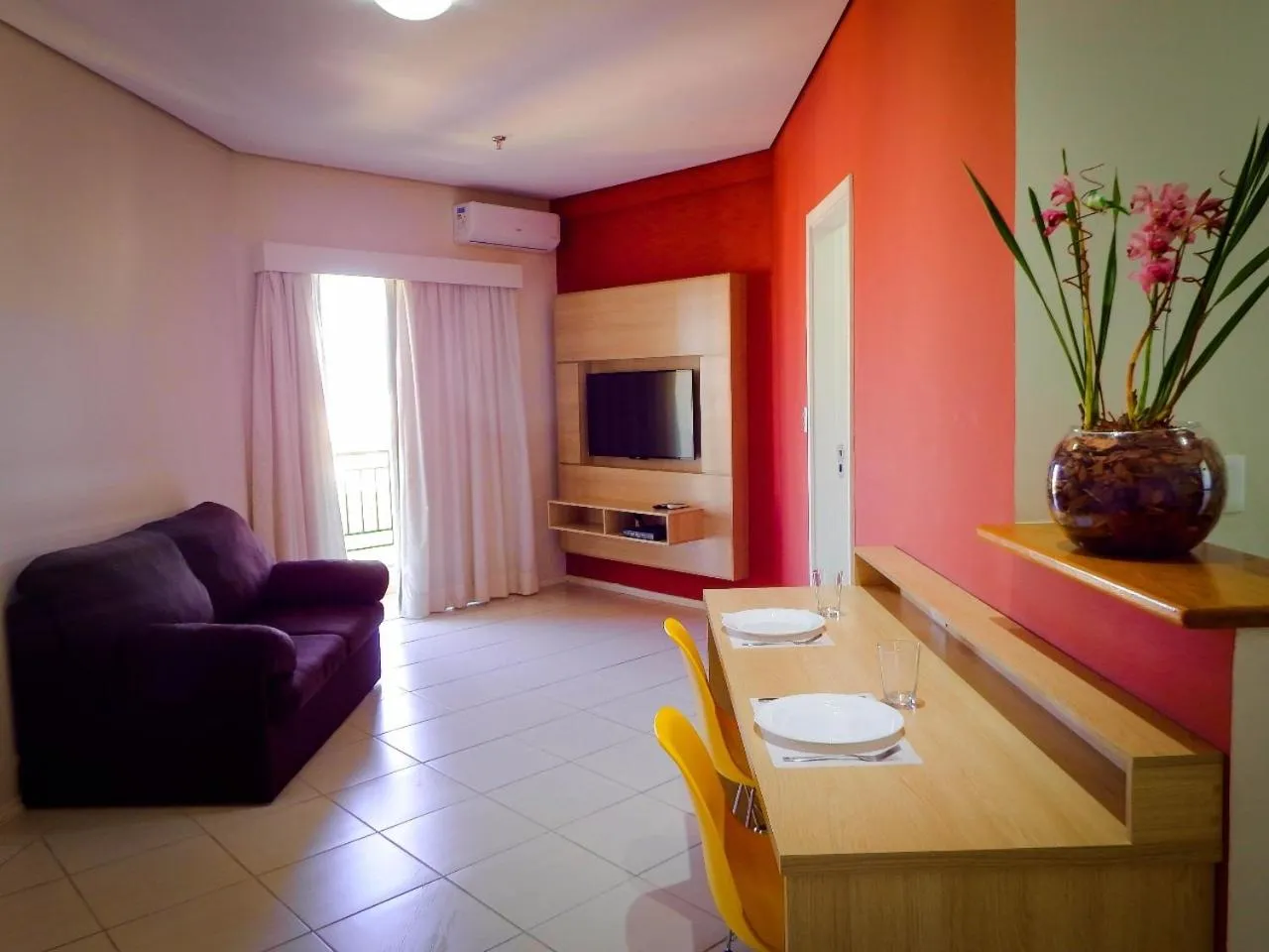 Communal lounge/ TV room in The World Indaiatuba