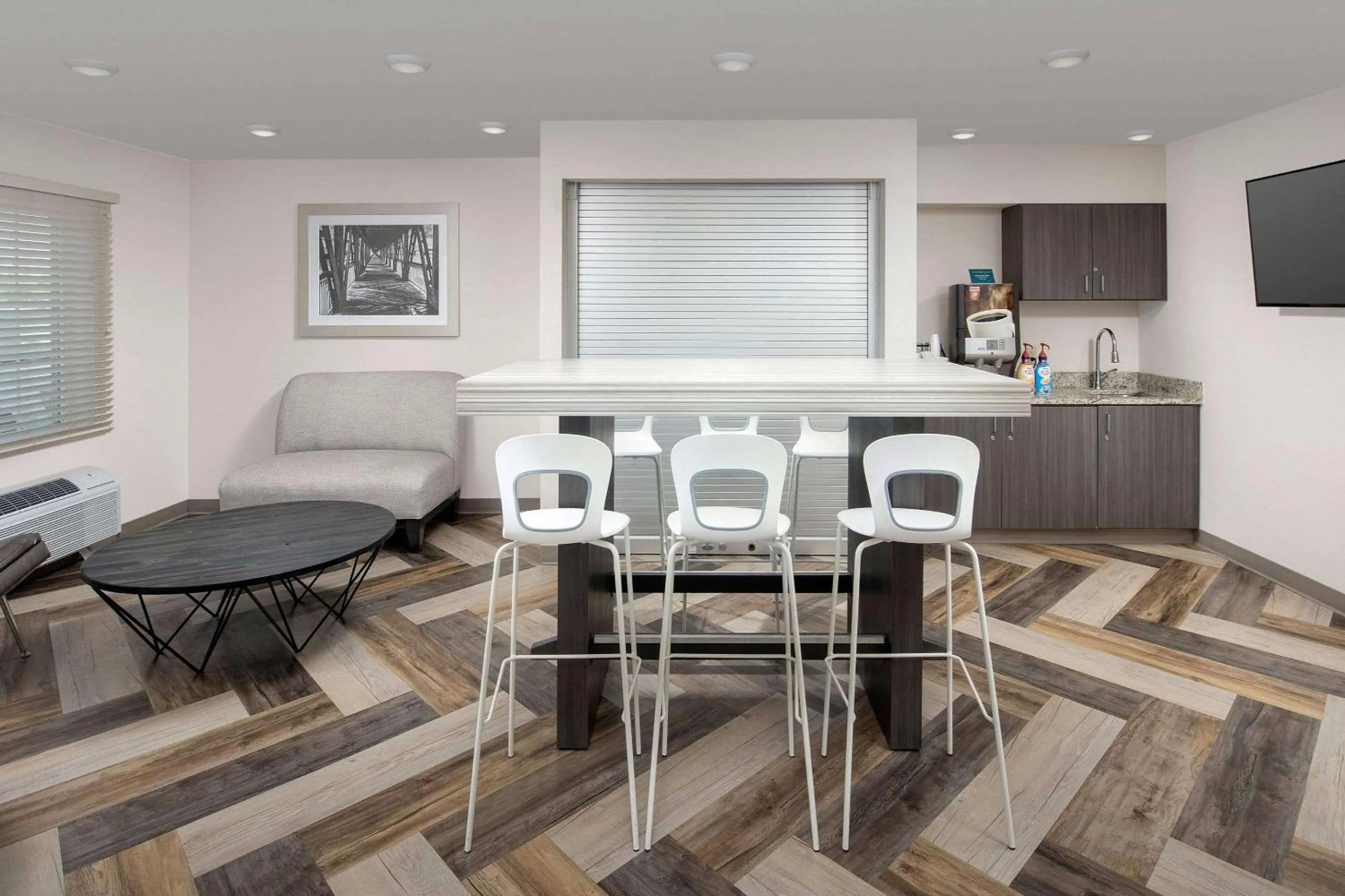 Lobby or reception in WoodSpring Suites Broken Arrow