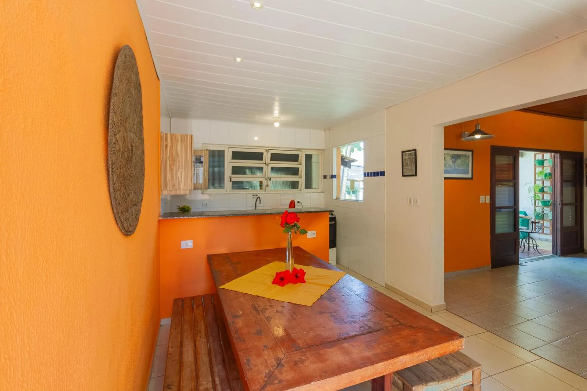 Communal kitchen in Guarujá Hostel