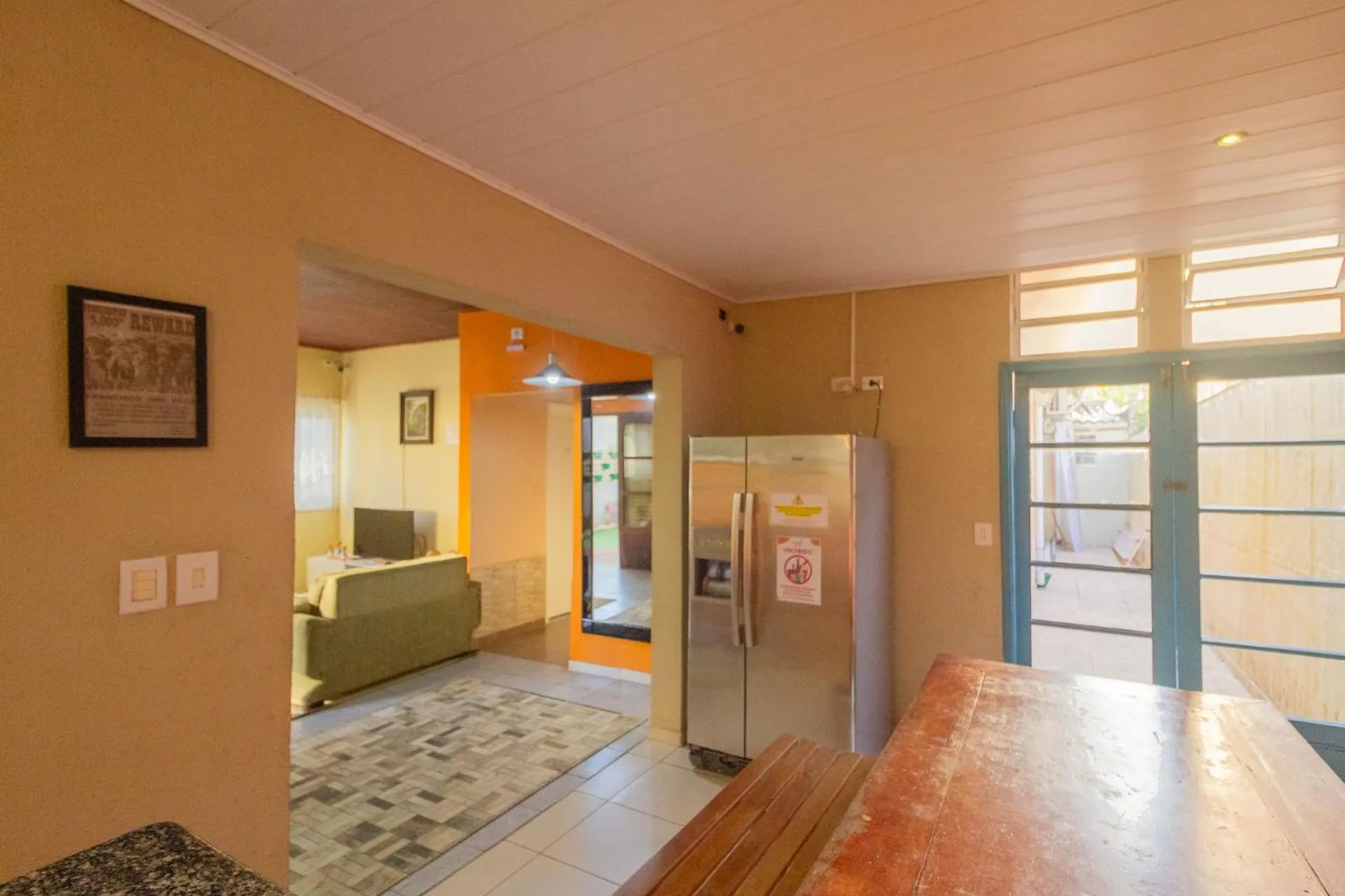 Communal kitchen in Guarujá Hostel