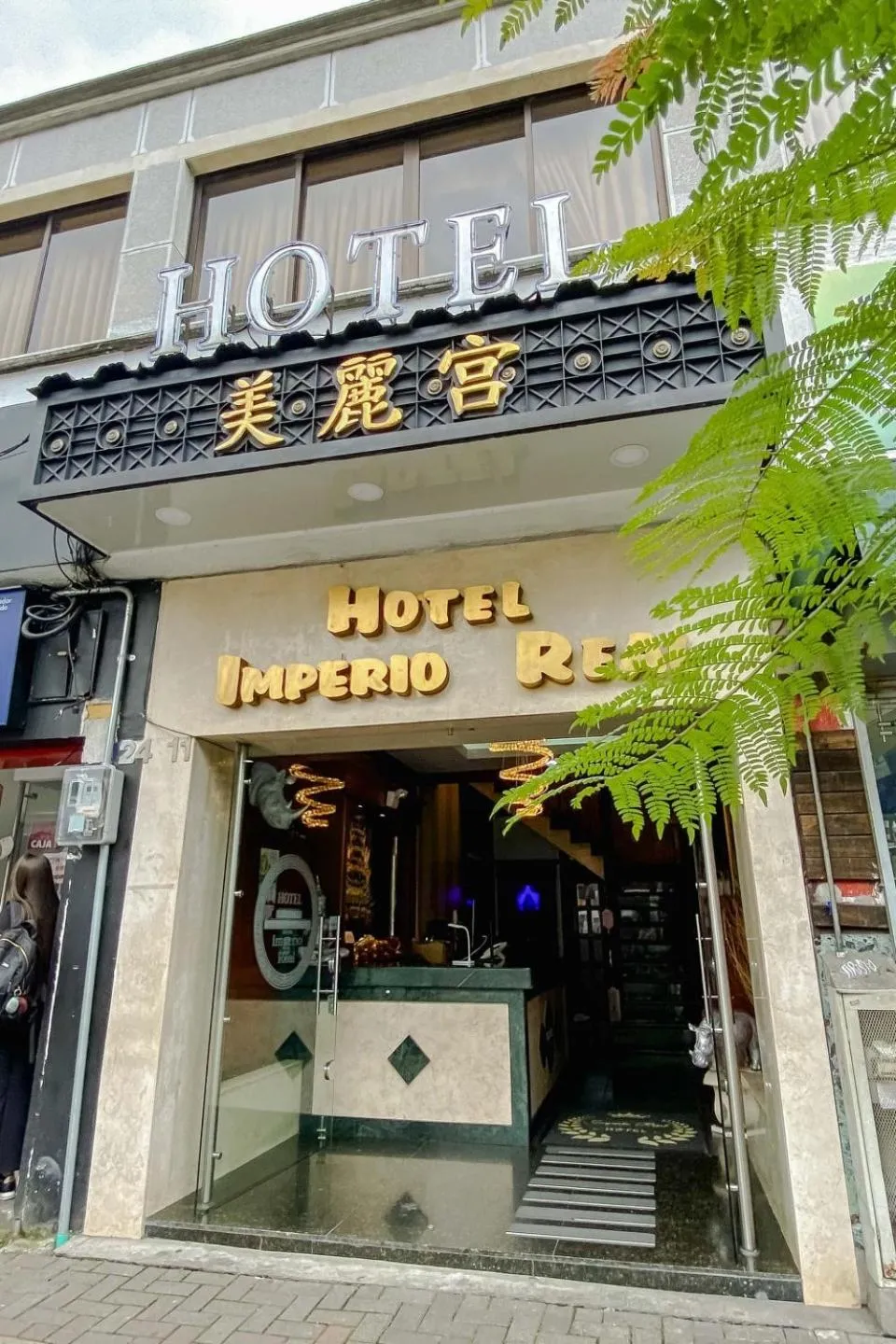 Property building in Ayenda Imperio Real