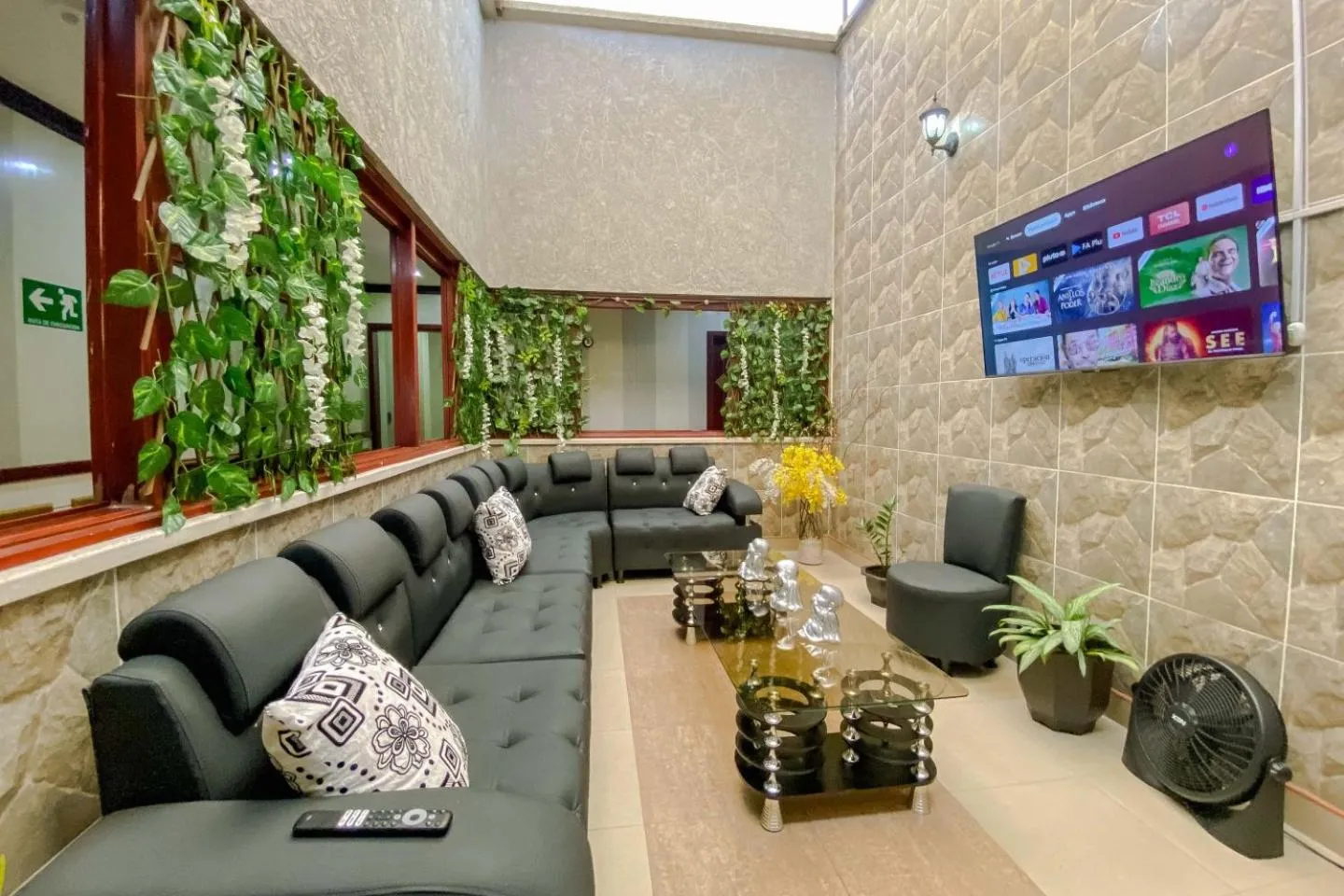 TV and multimedia in Ayenda Imperio Real