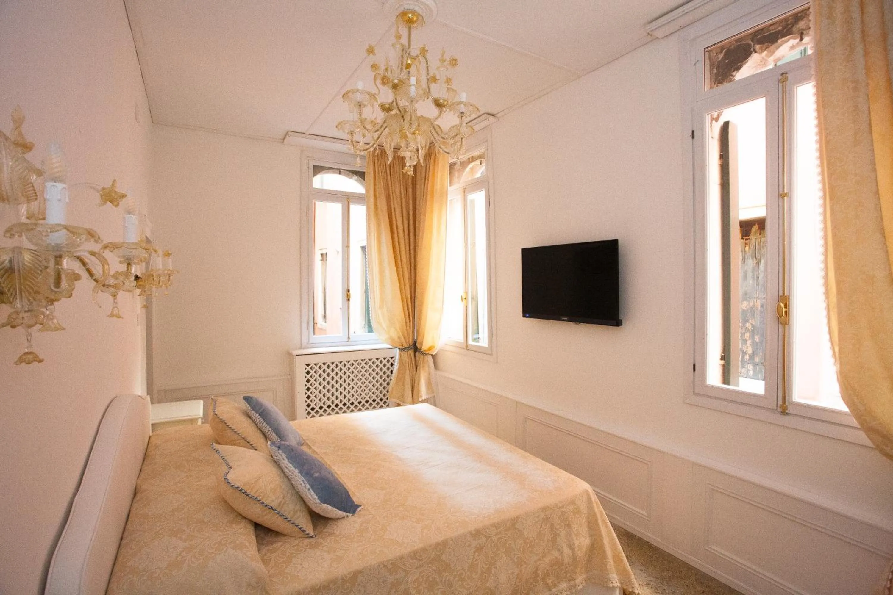 Photo of the whole room, Bed in Antico Mercato