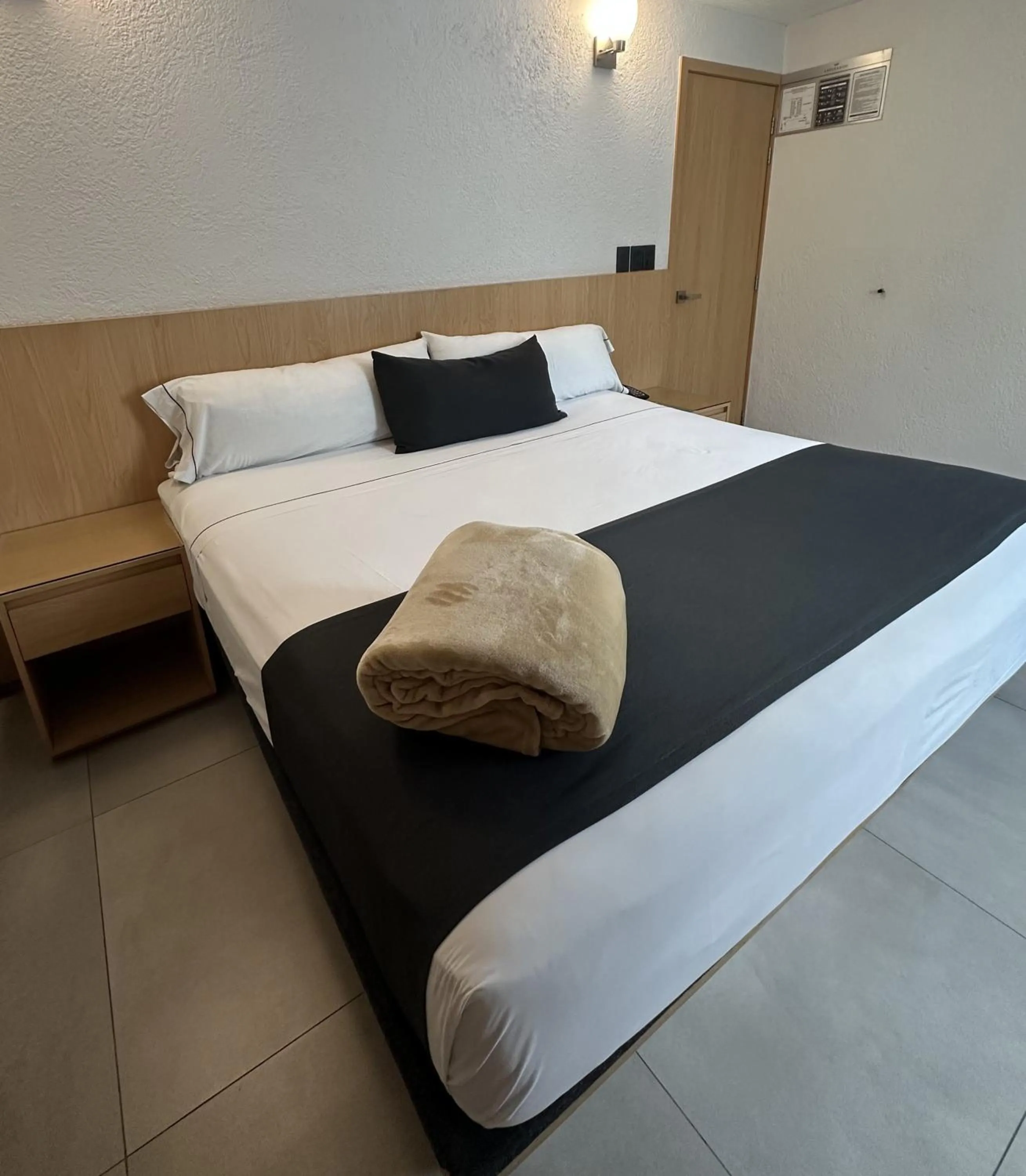 Bedroom, Bed in Hotel Emperador centro Guadalajara y Remodelado