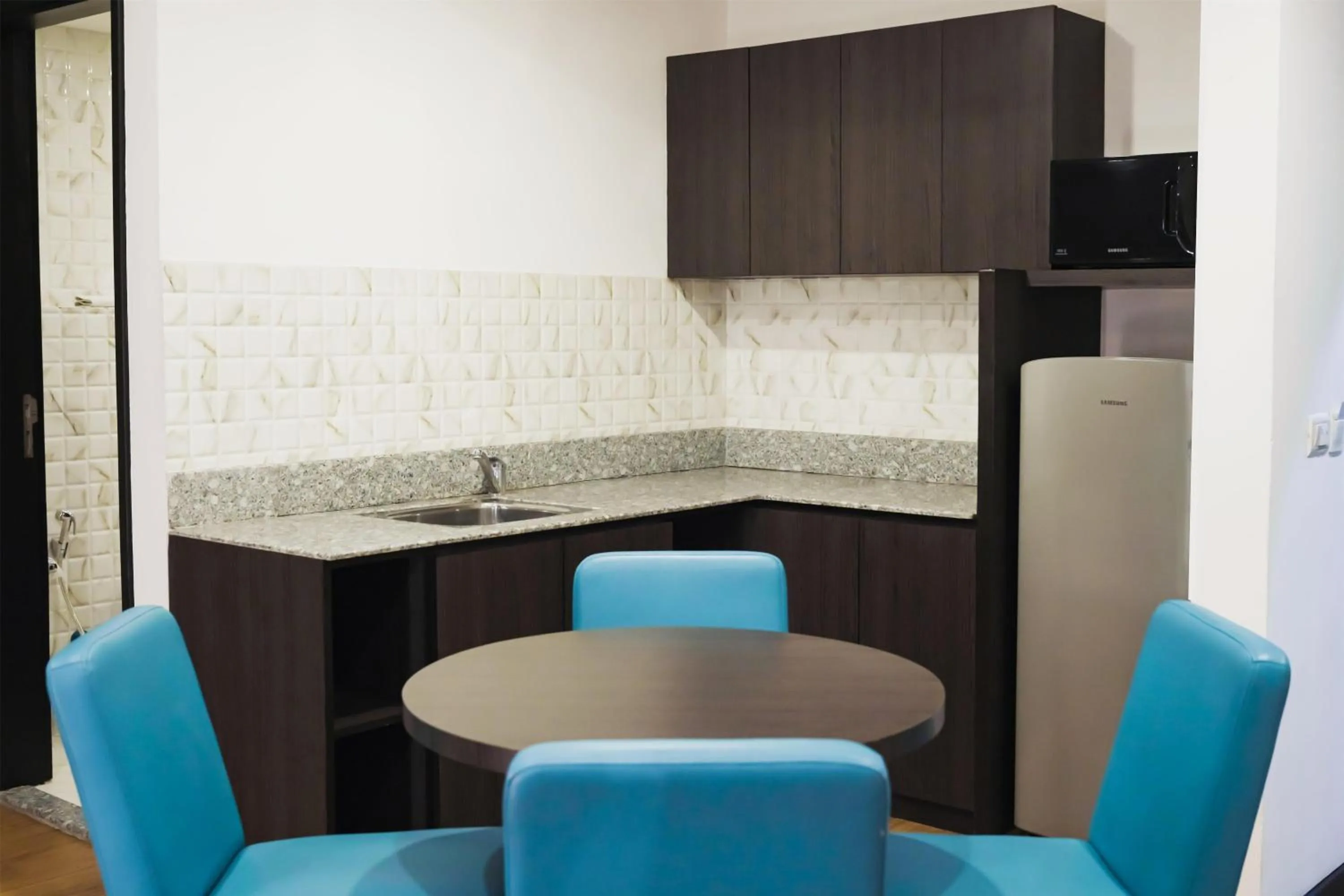 Kitchen or kitchenette in Park Inn By Radisson Amritsar Airport