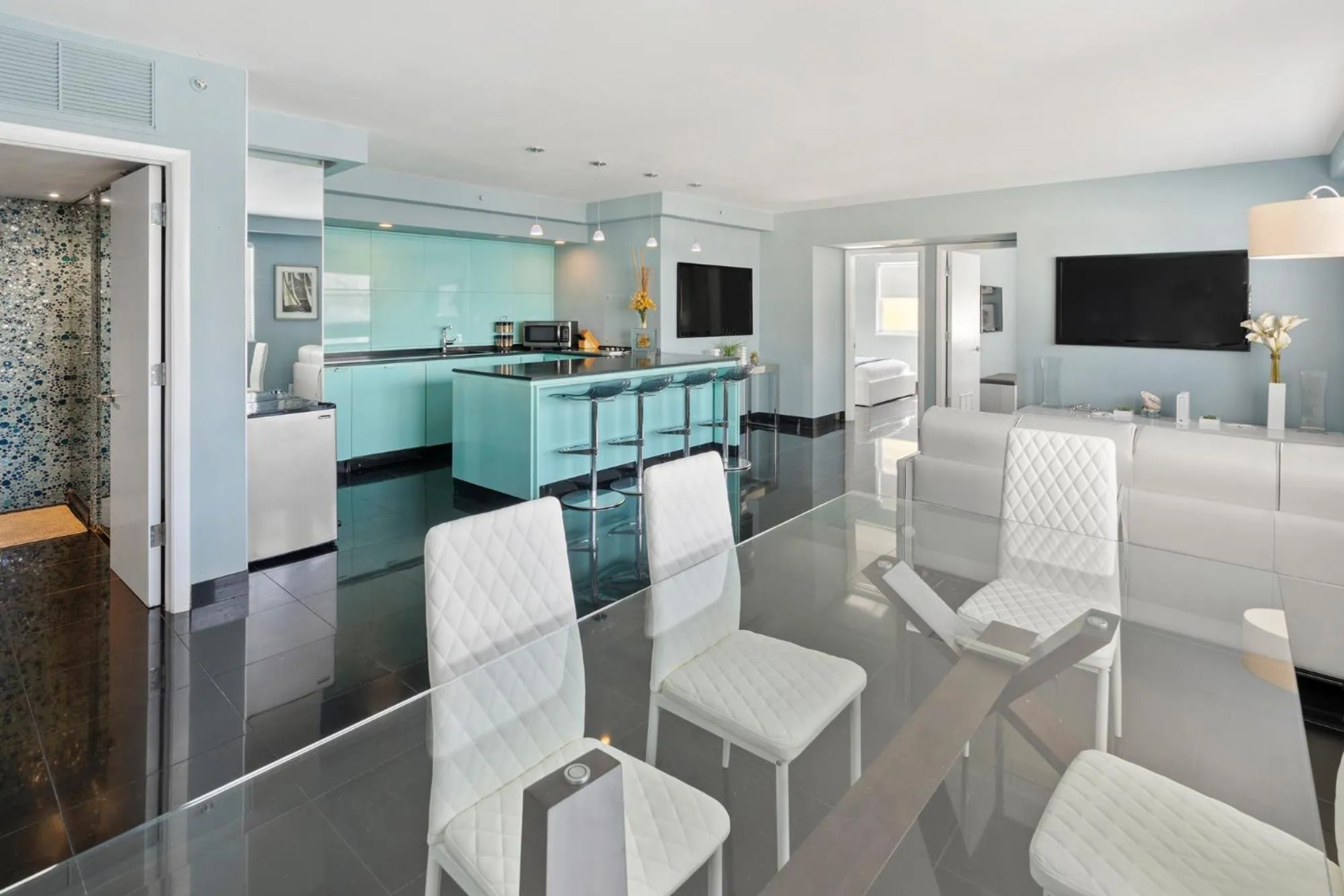 TV and multimedia in Casa Grande Suites on Ocean Drive