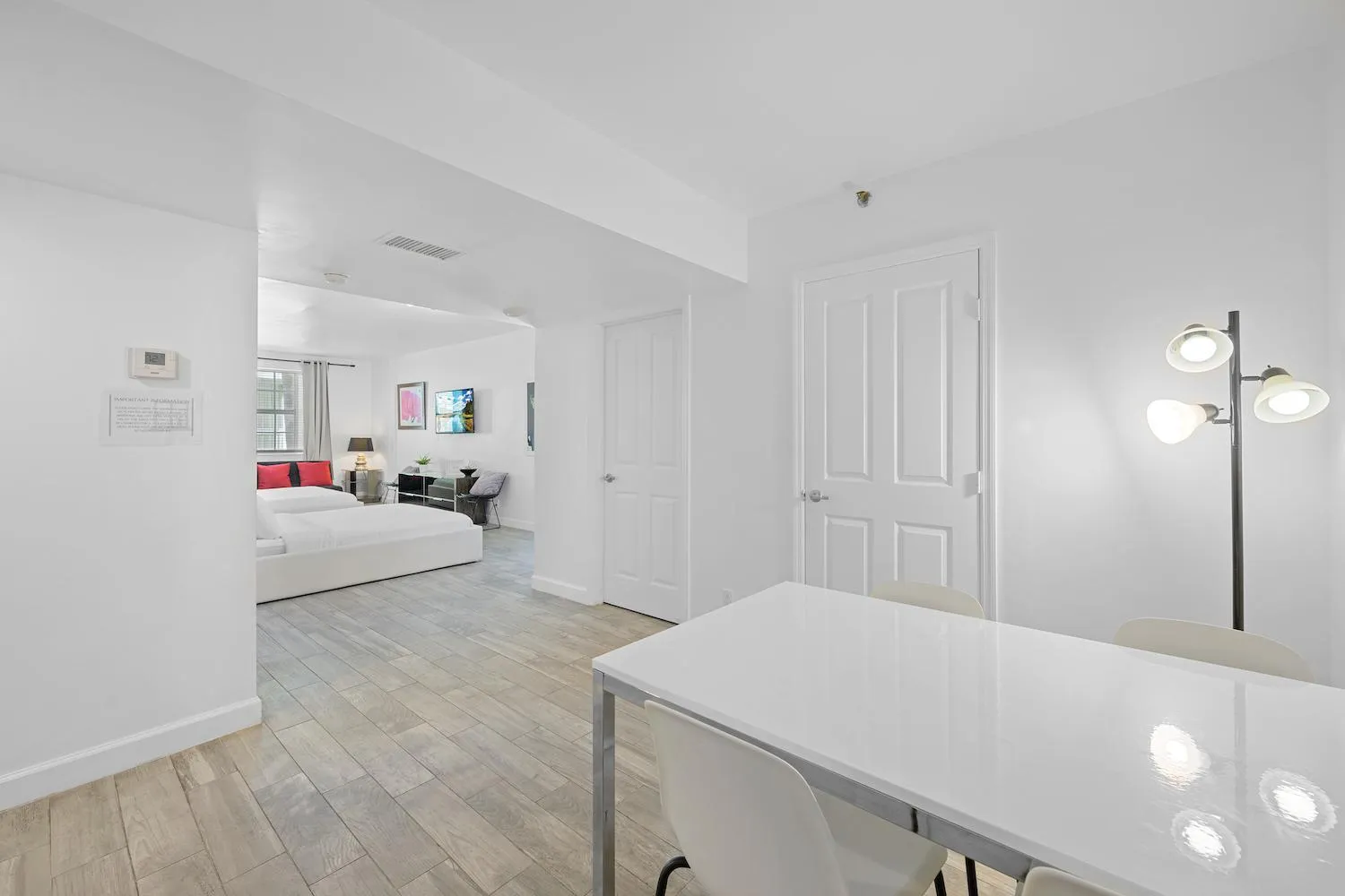 Dining area, Bed in Casa Grande Suites on Ocean Drive