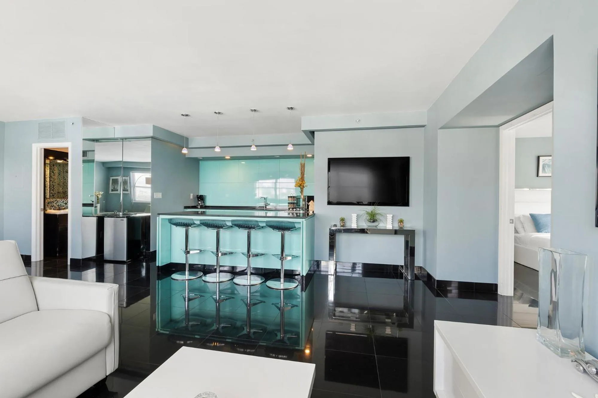 TV and multimedia in Casa Grande Suites on Ocean Drive