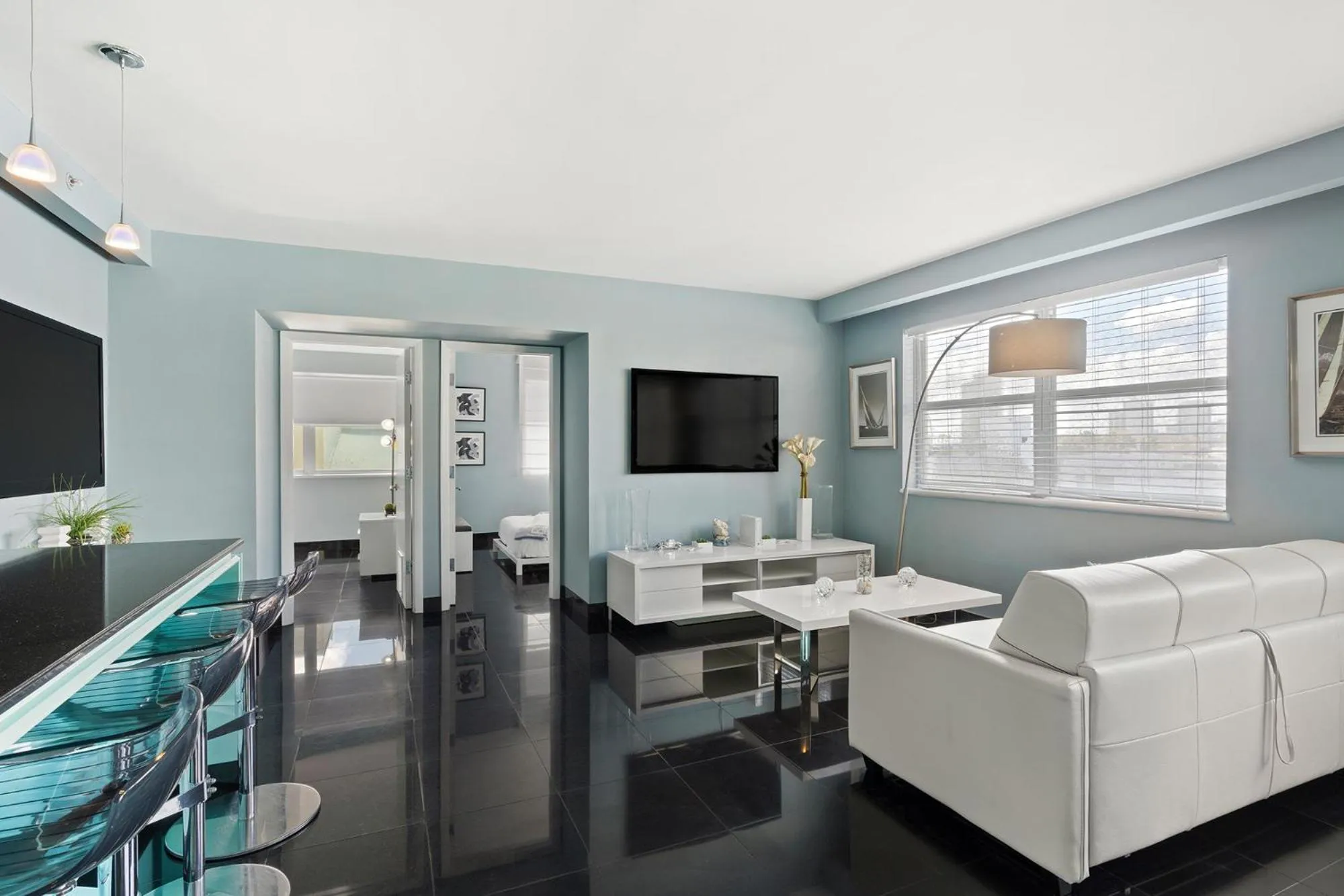 TV and multimedia in Casa Grande Suites on Ocean Drive