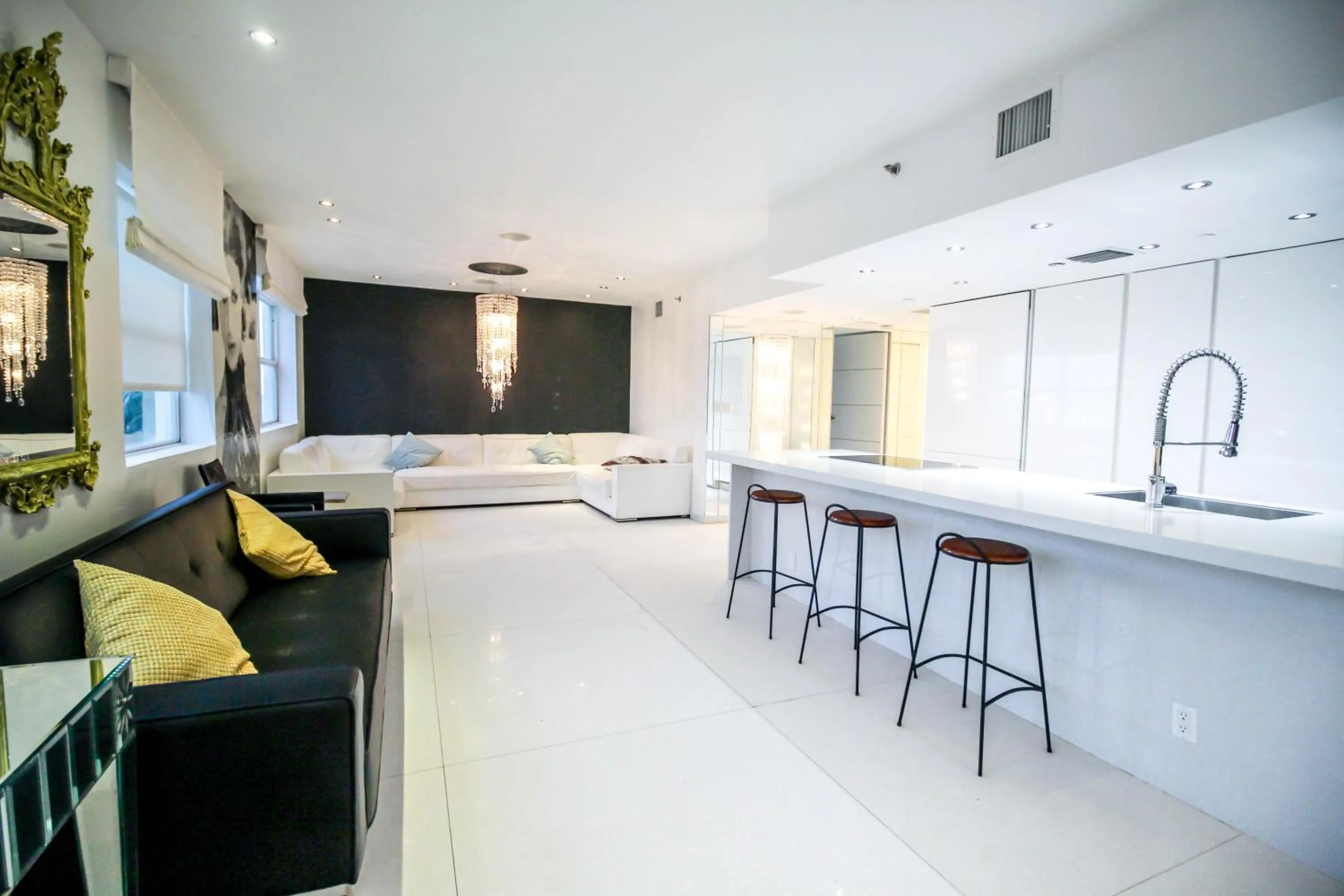 Dining area in Casa Grande Suites on Ocean Drive