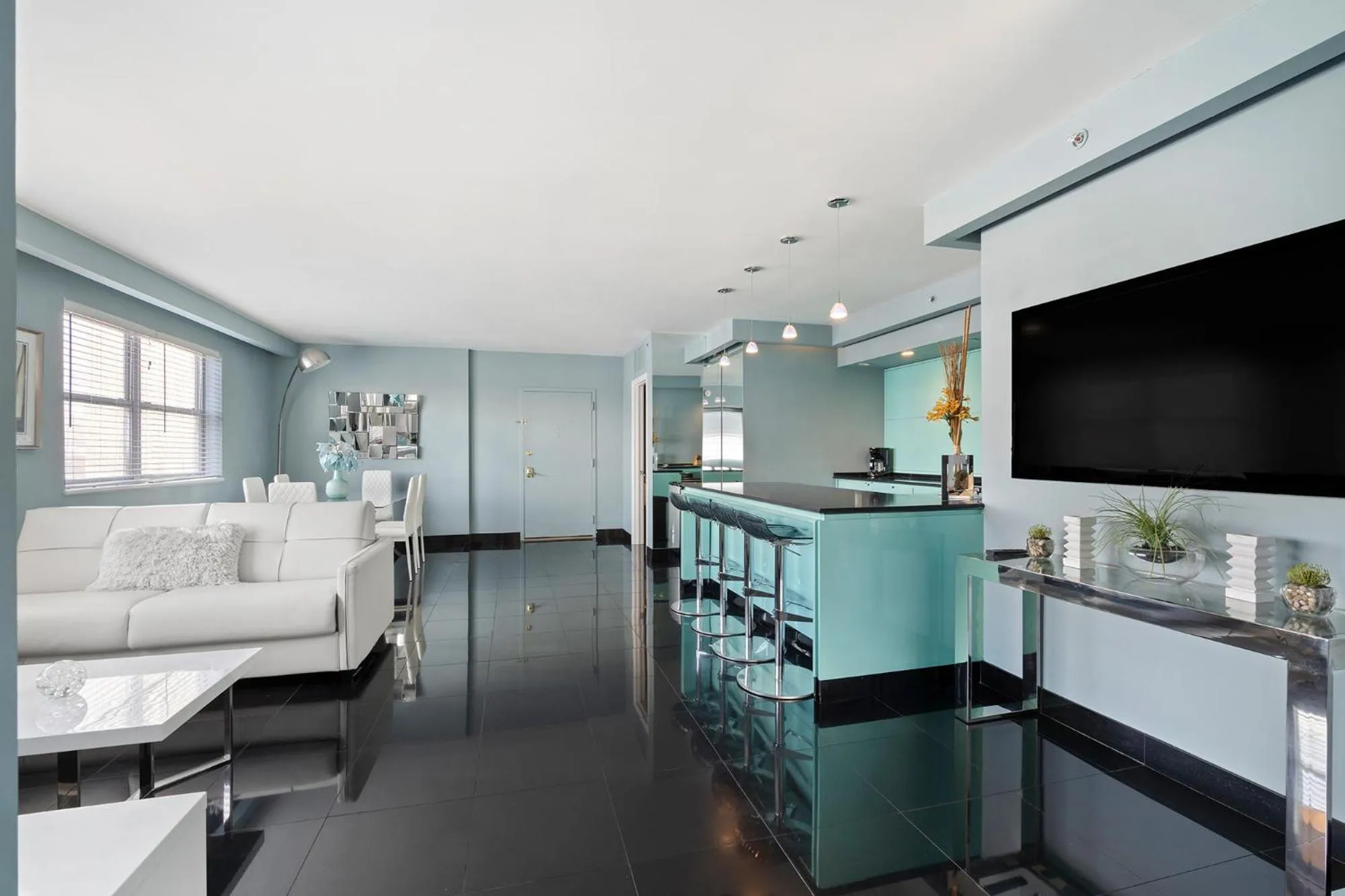 TV and multimedia in Casa Grande Suites on Ocean Drive