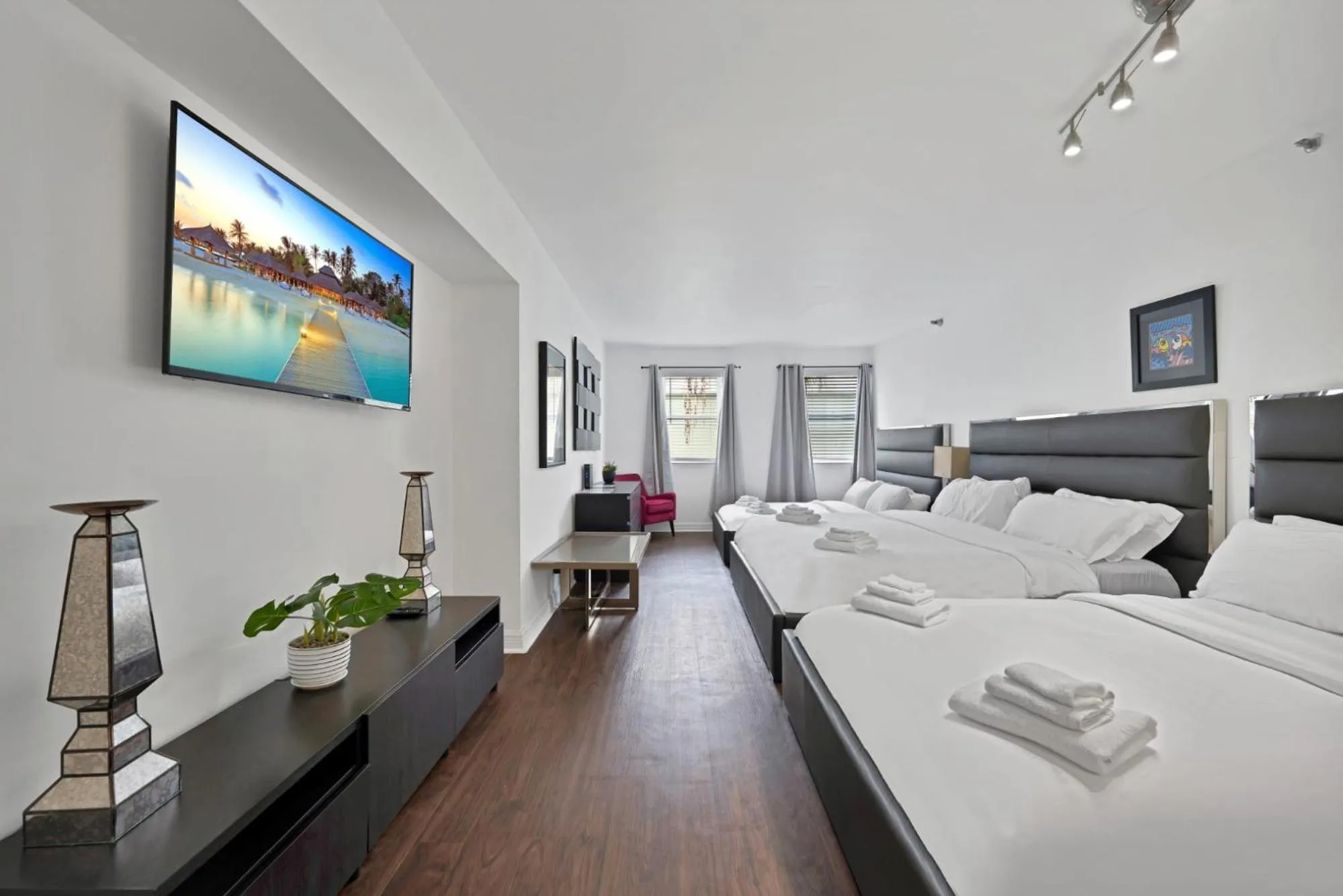 Bed in Casa Grande Suites on Ocean Drive