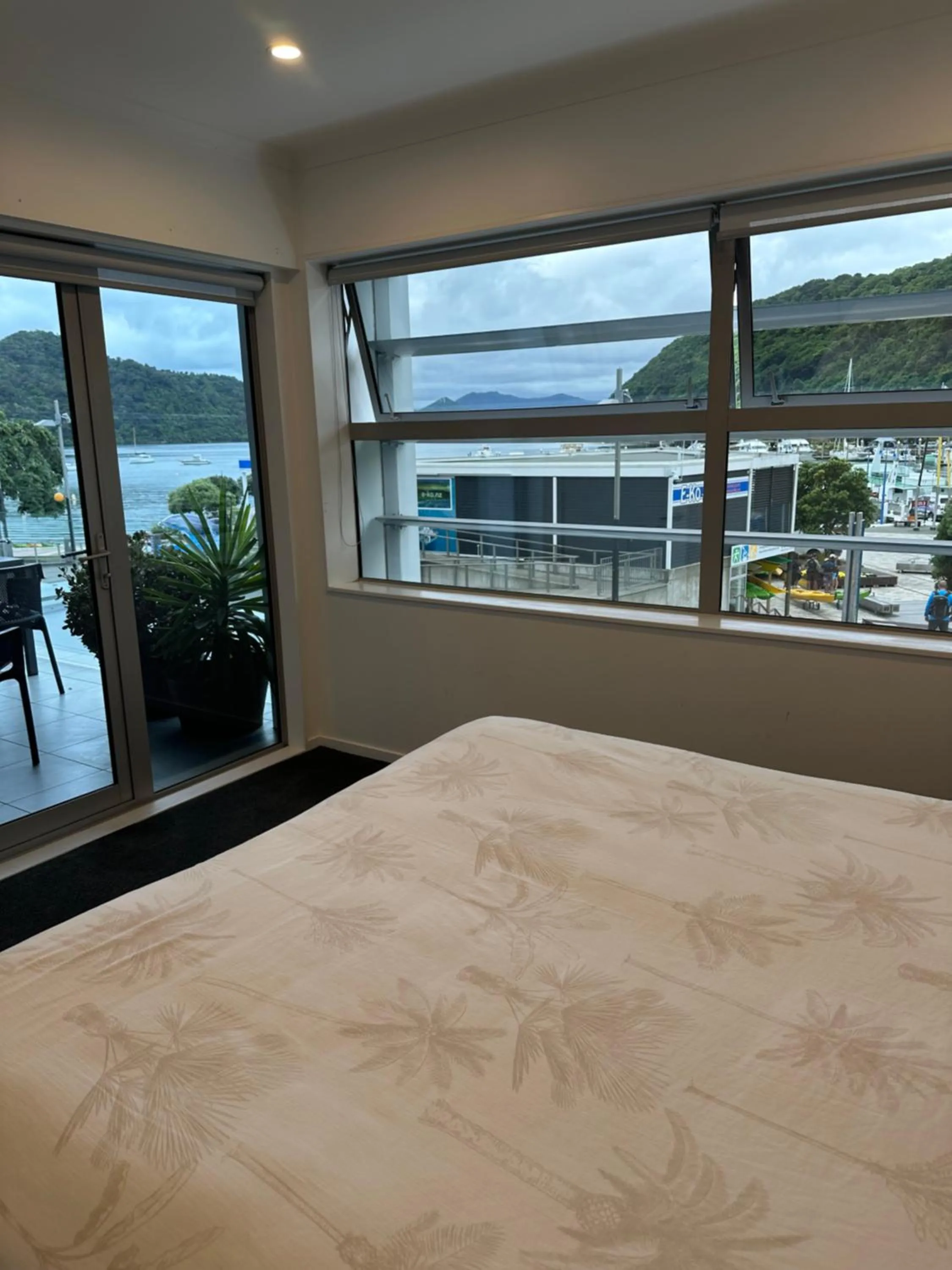 Bedroom, Bed in Picton Waterfront Apartments