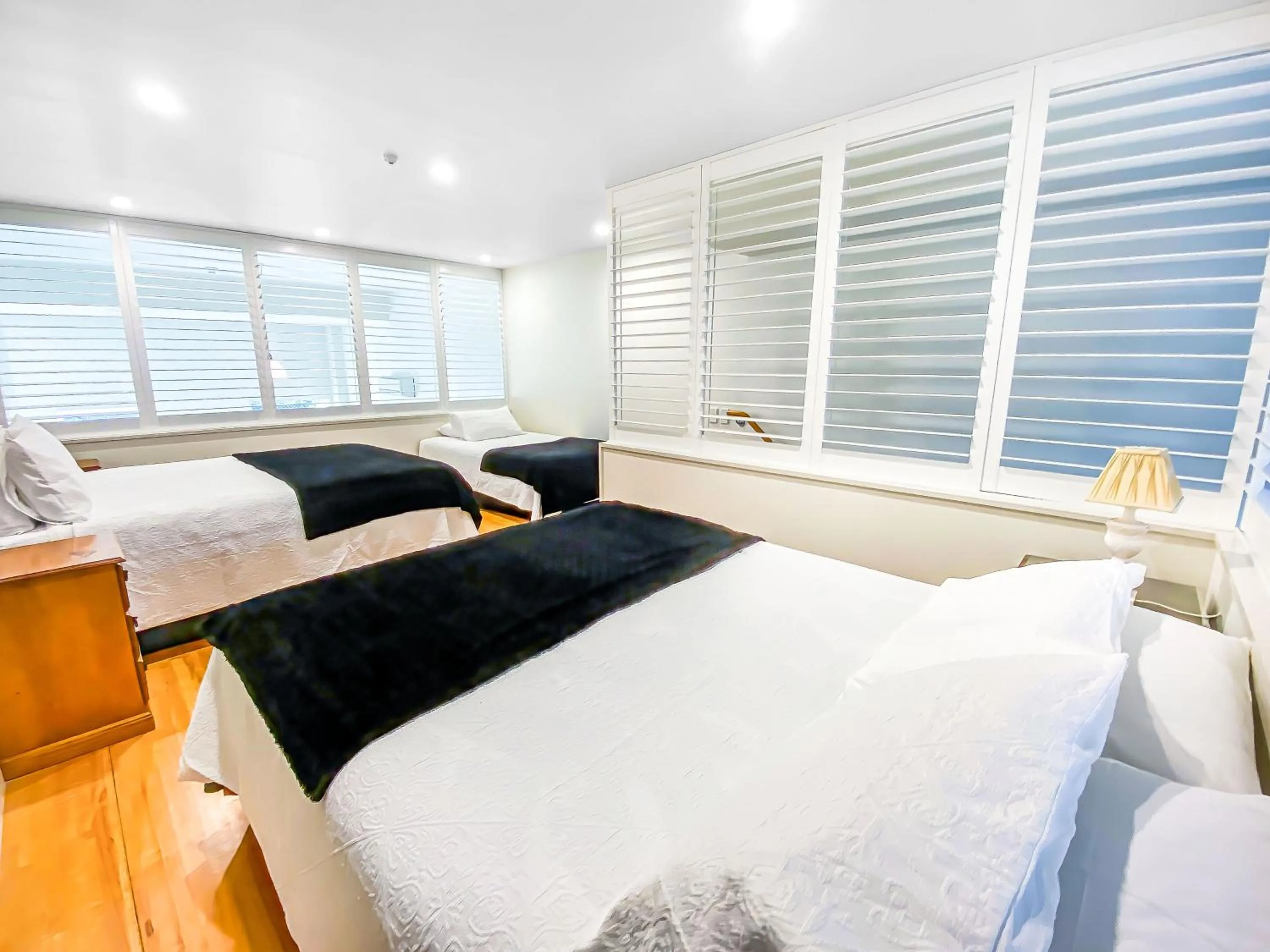 Bedroom, Bed in Picton Waterfront Apartments