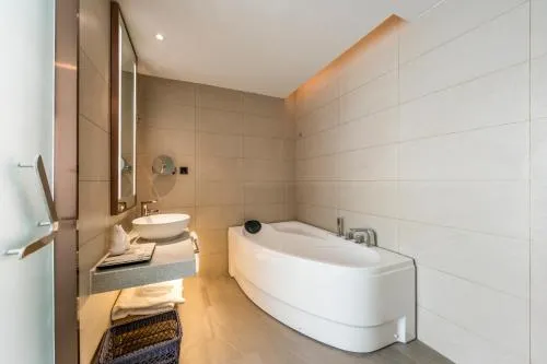 Lavande Hotel (Guangzhou Huangpu Free Trade Zone Xiayuan Metro Station Branch)