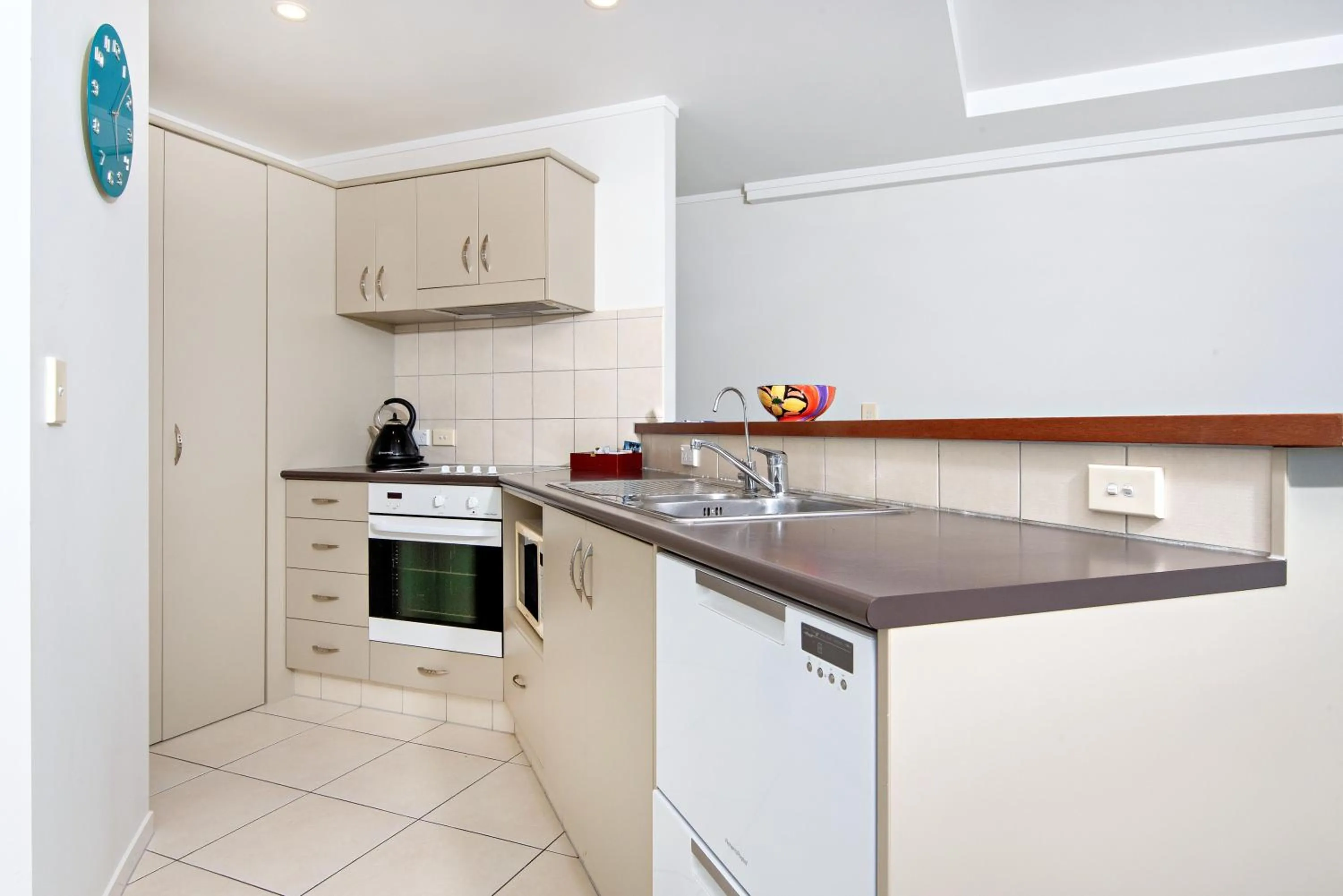 Kitchen or kitchenette in Beachpoint Apartments