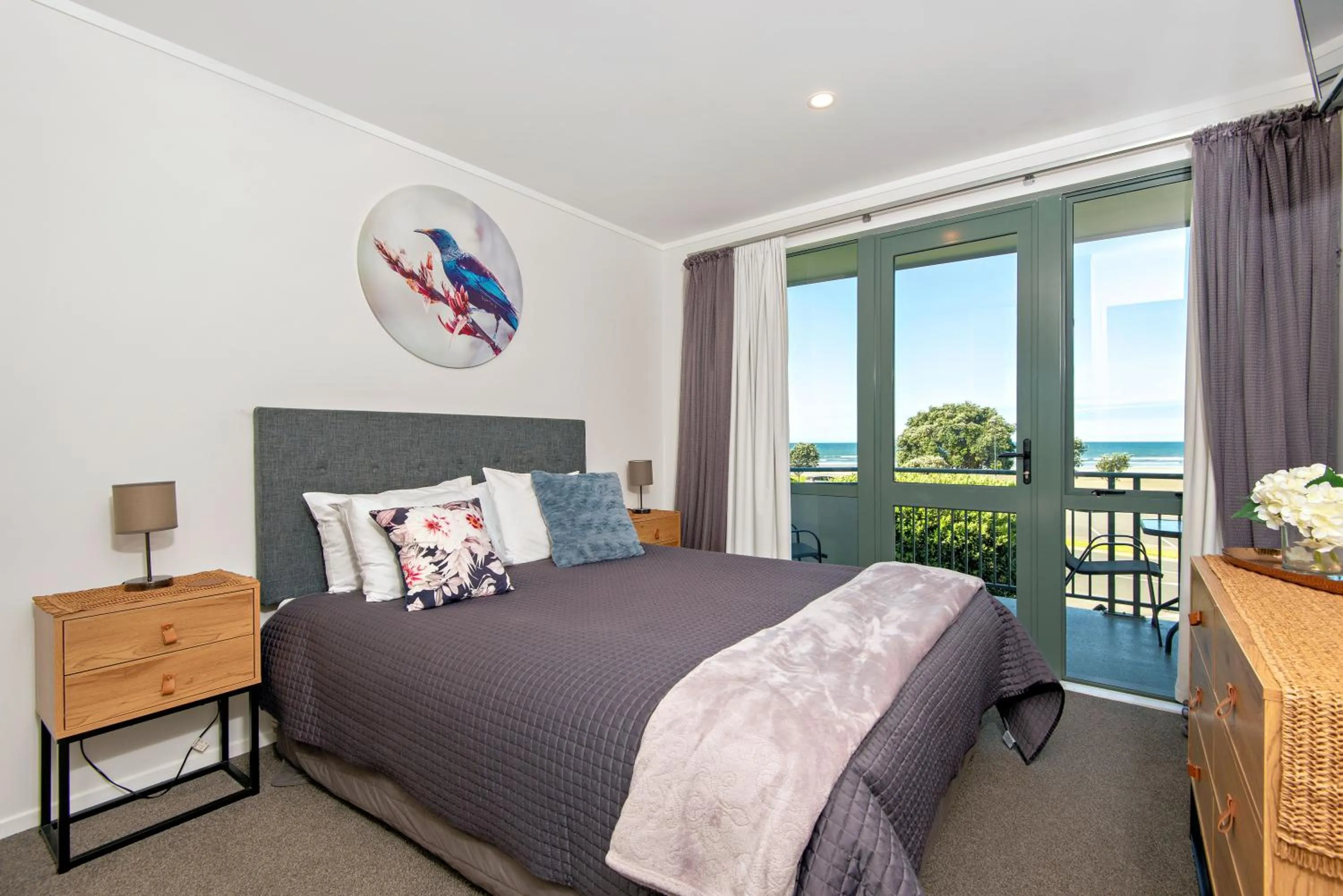 Bedroom, Bed in Beachpoint Apartments