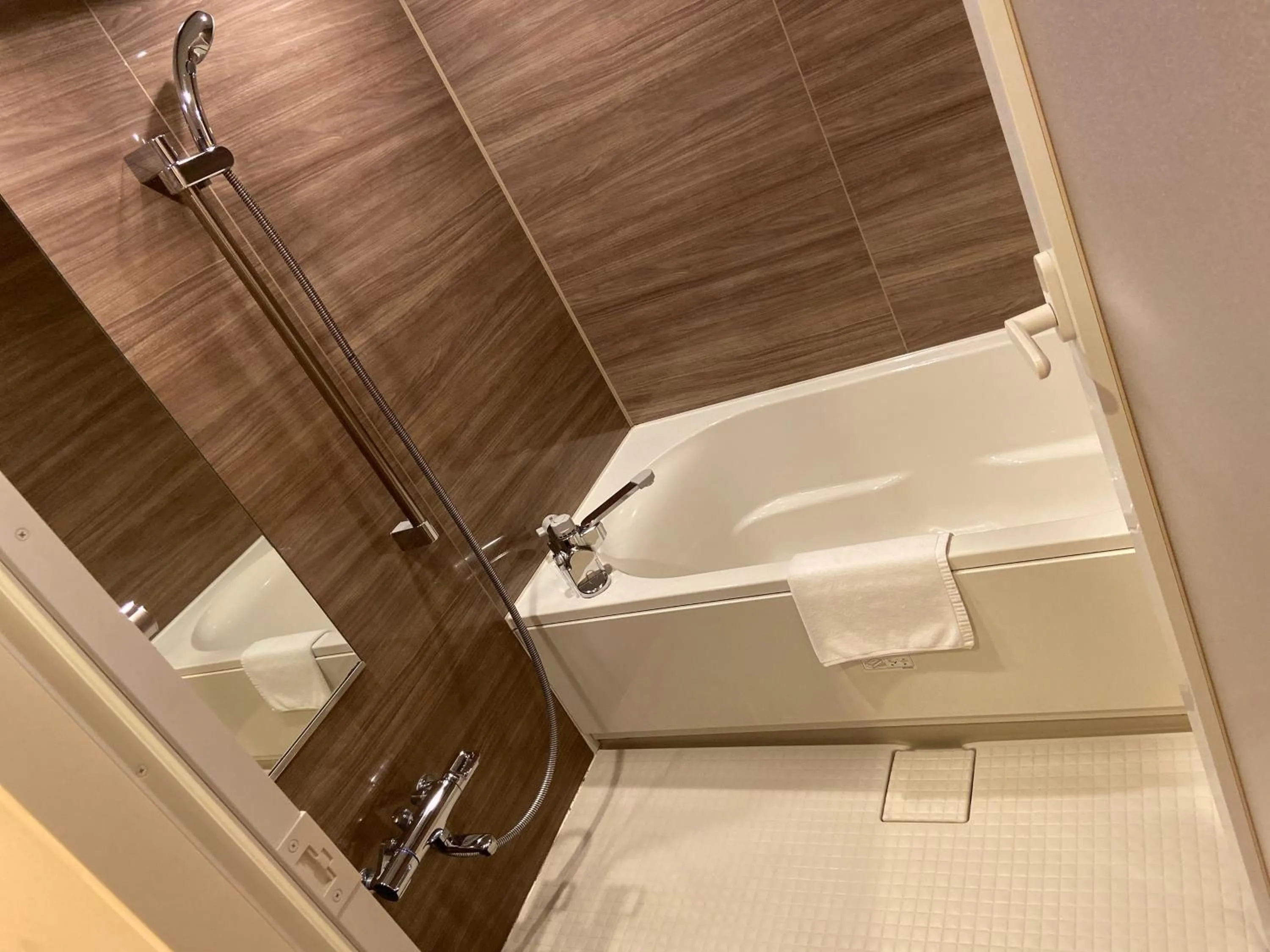 Bath in The Wall Hotel