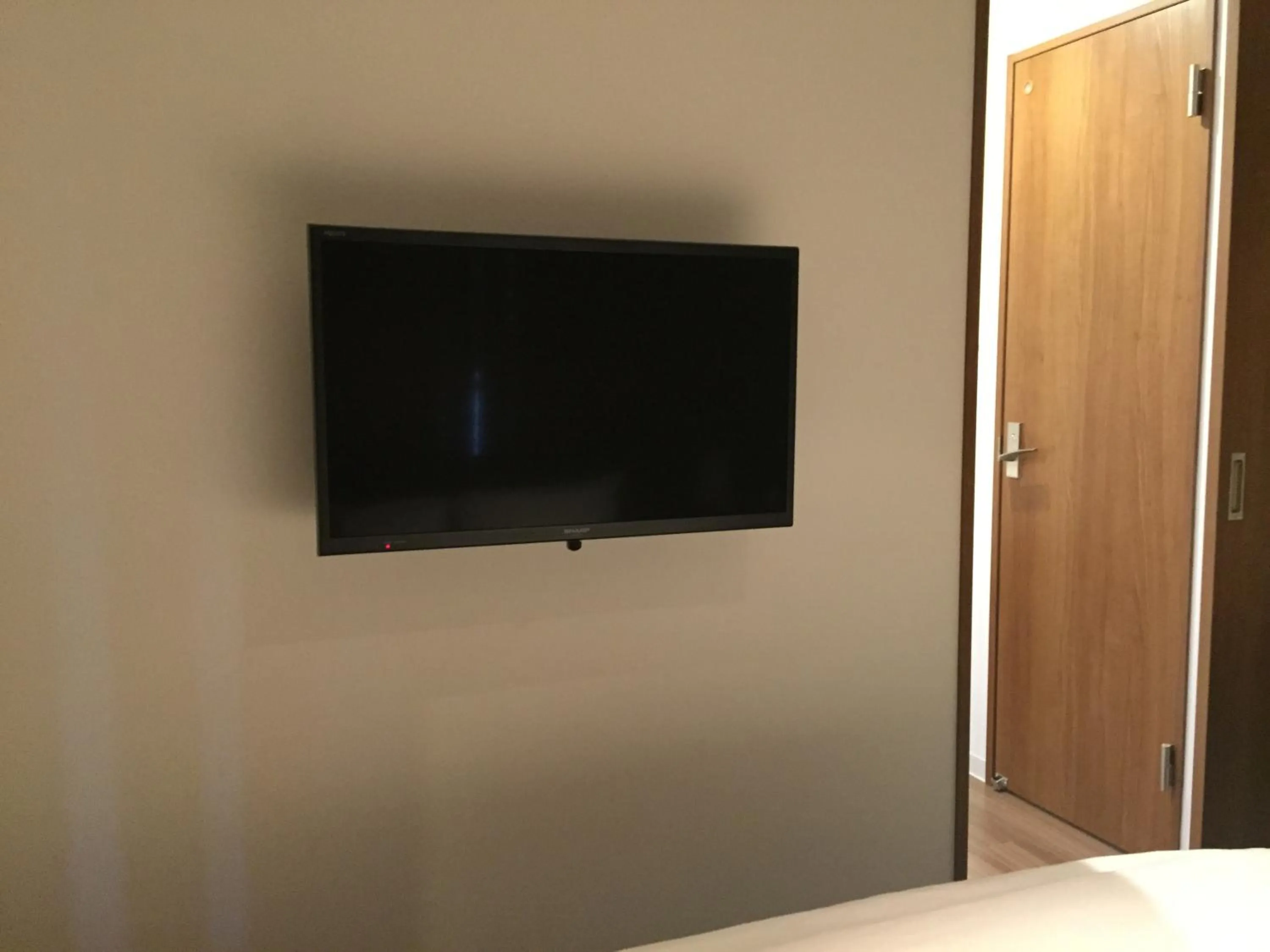 TV and multimedia in The Wall Hotel