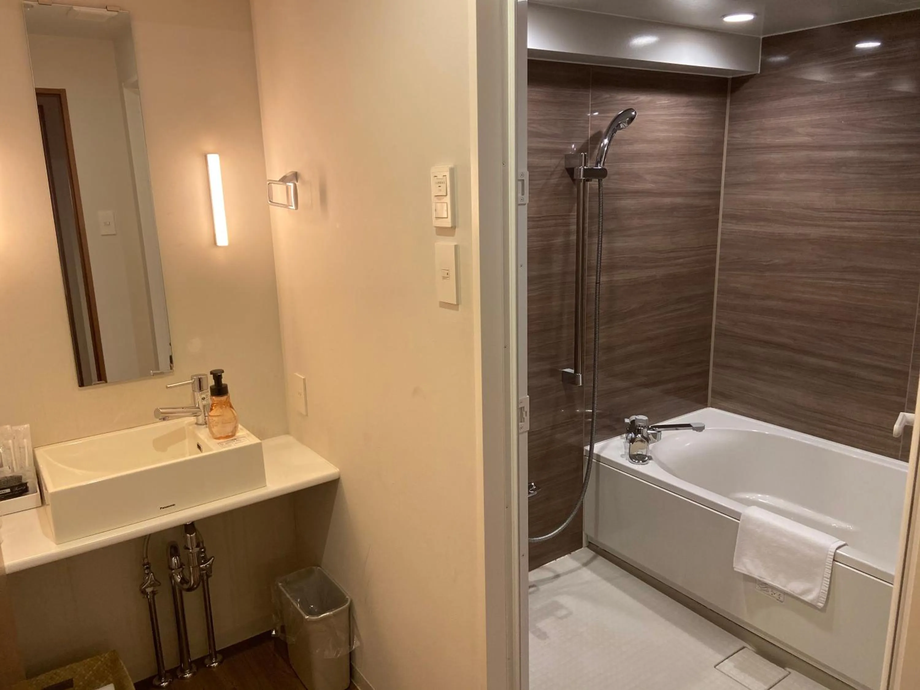 Bathroom in The Wall Hotel