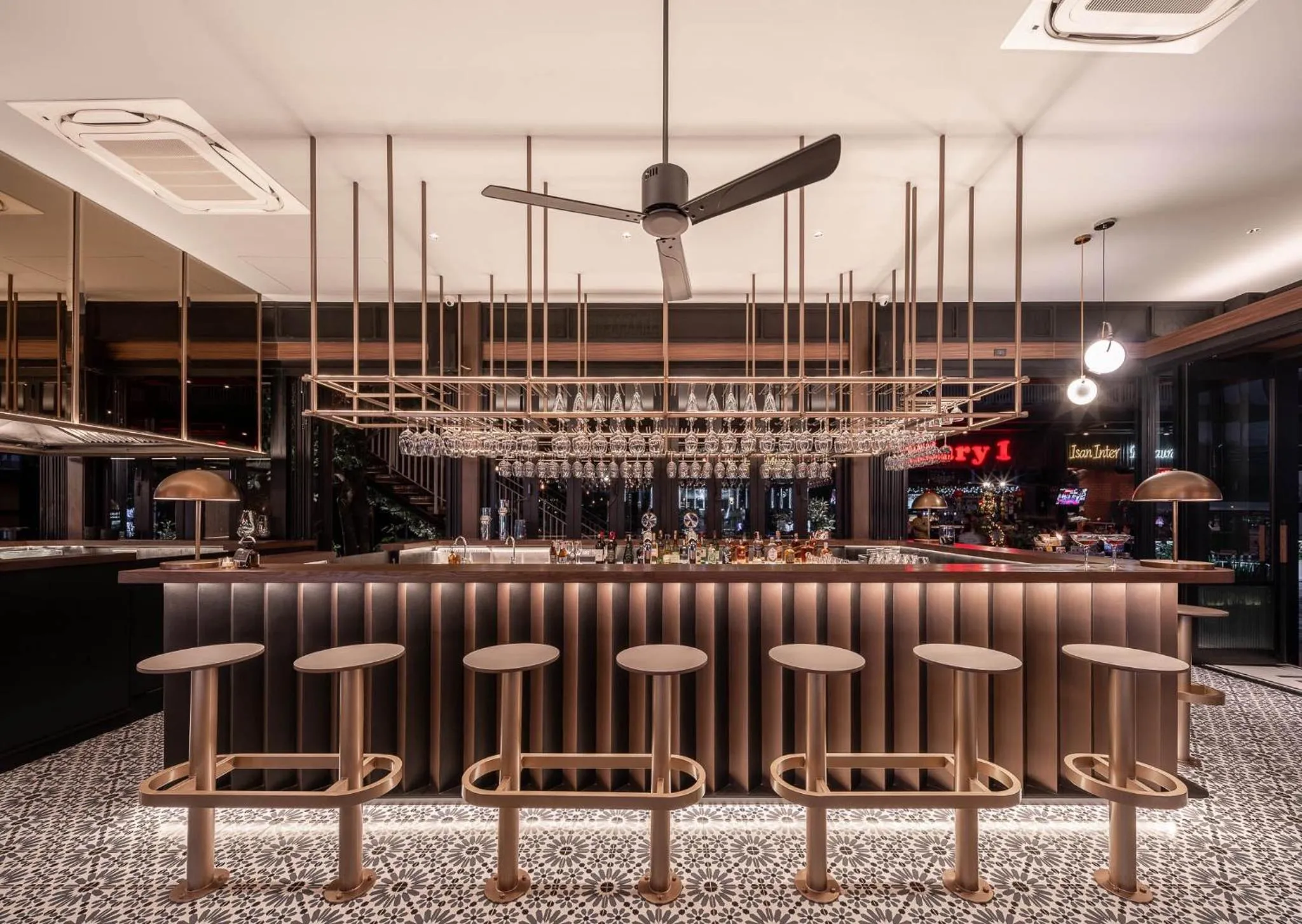 Restaurant/places to eat in Maison Hotel Bangkok