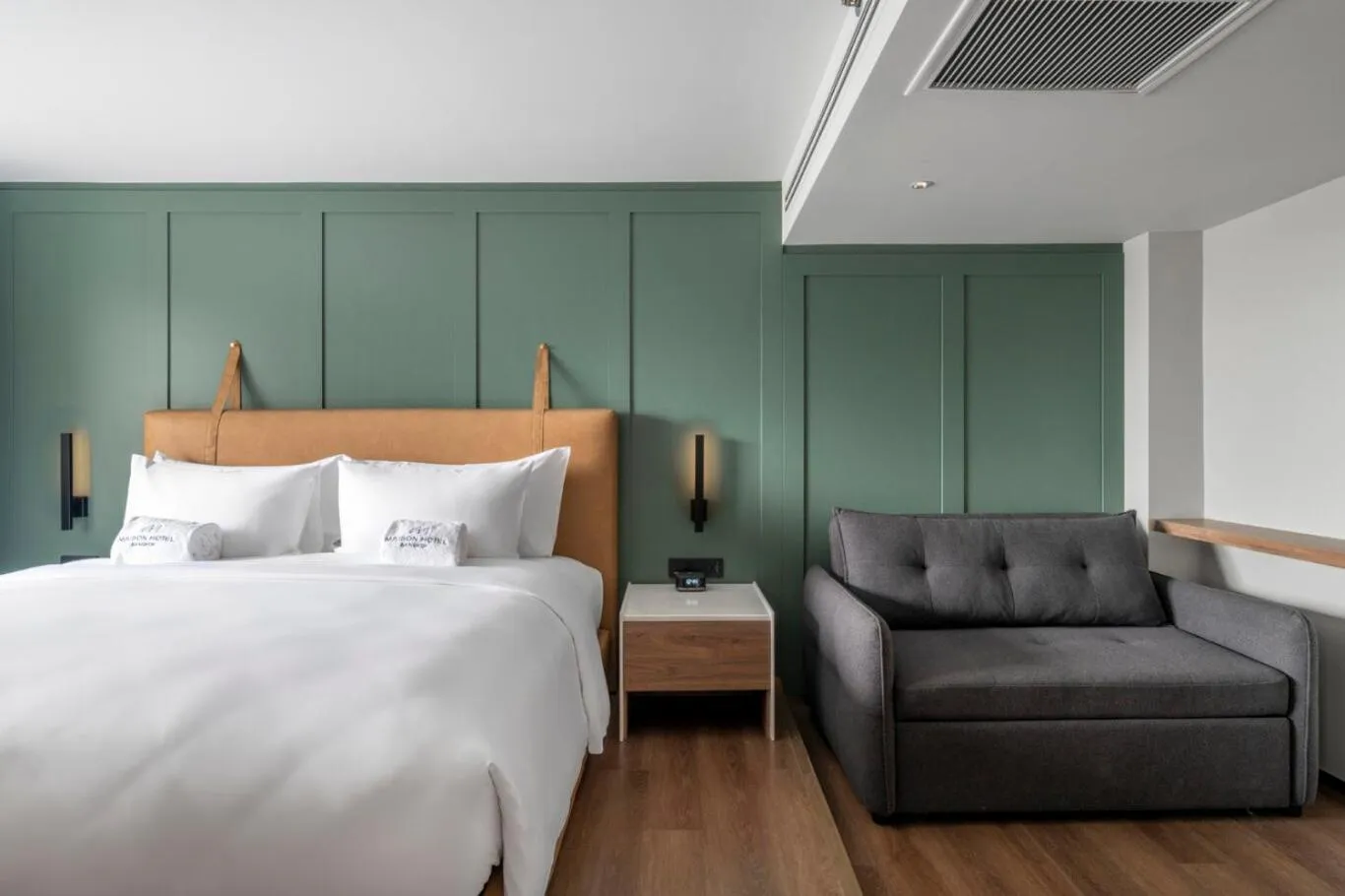 Seating area, Bed in Maison Hotel Bangkok