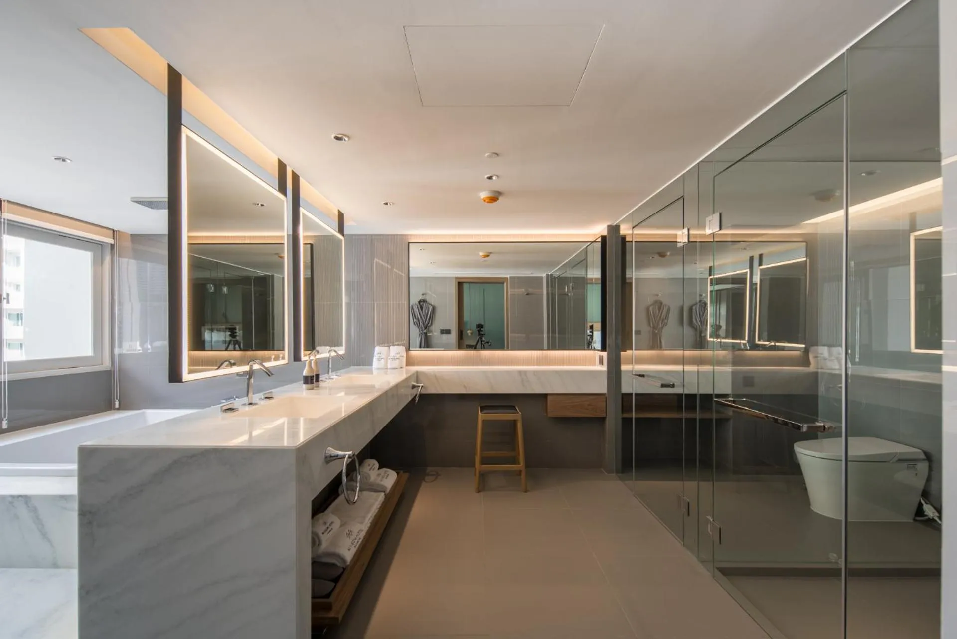 Toilet in Maison Hotel Bangkok