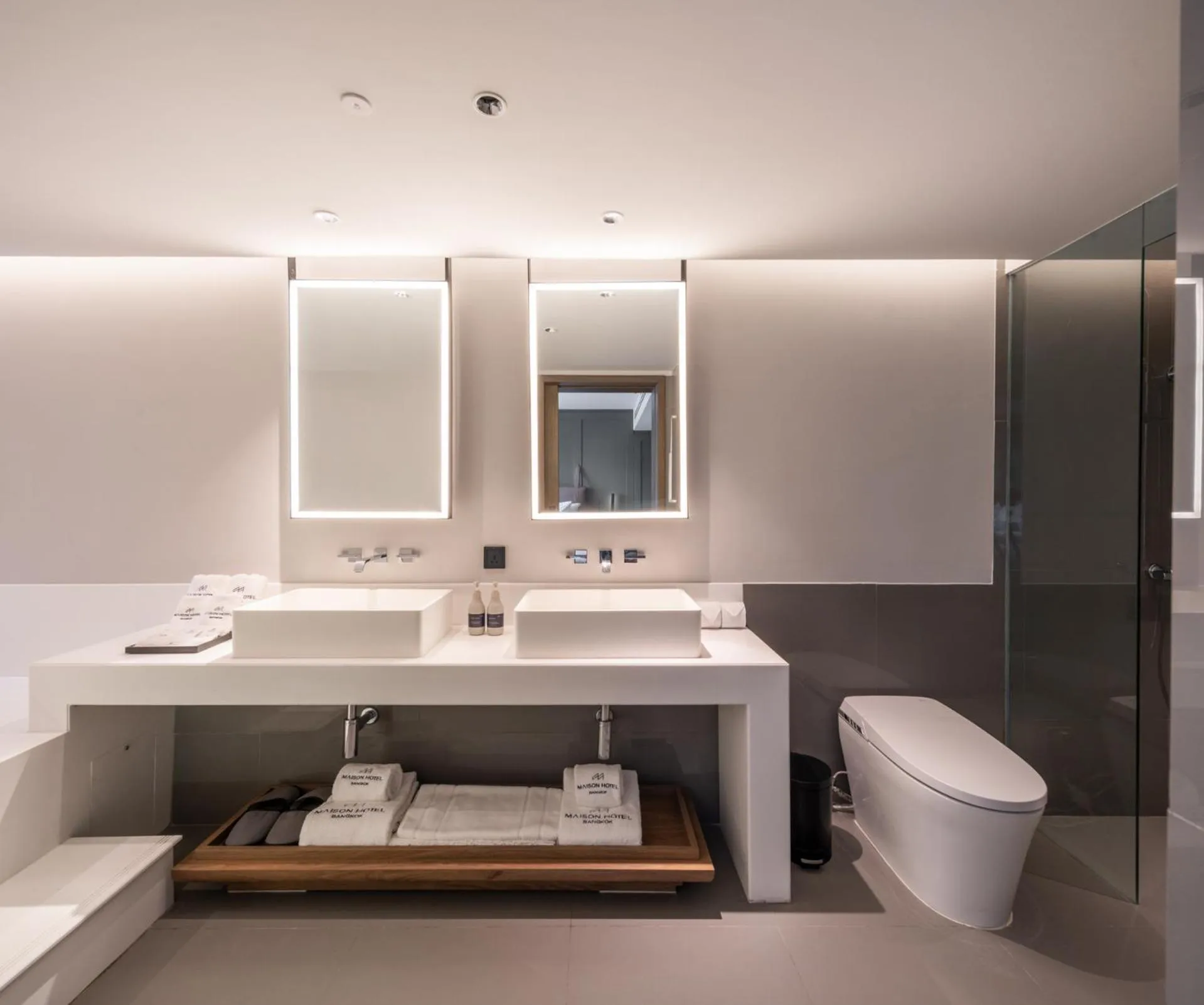 Toilet in Maison Hotel Bangkok