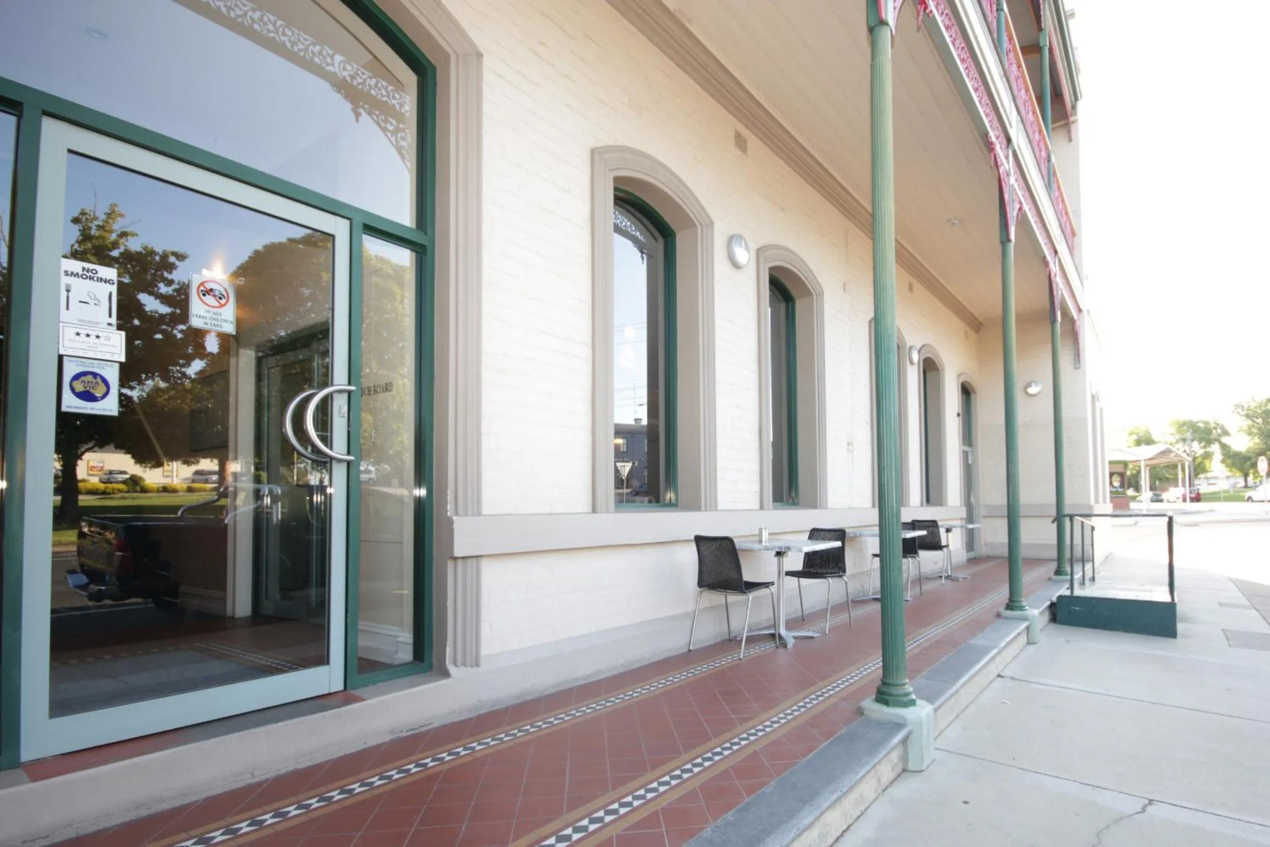 Facade/entrance in Mitchell River Tavern