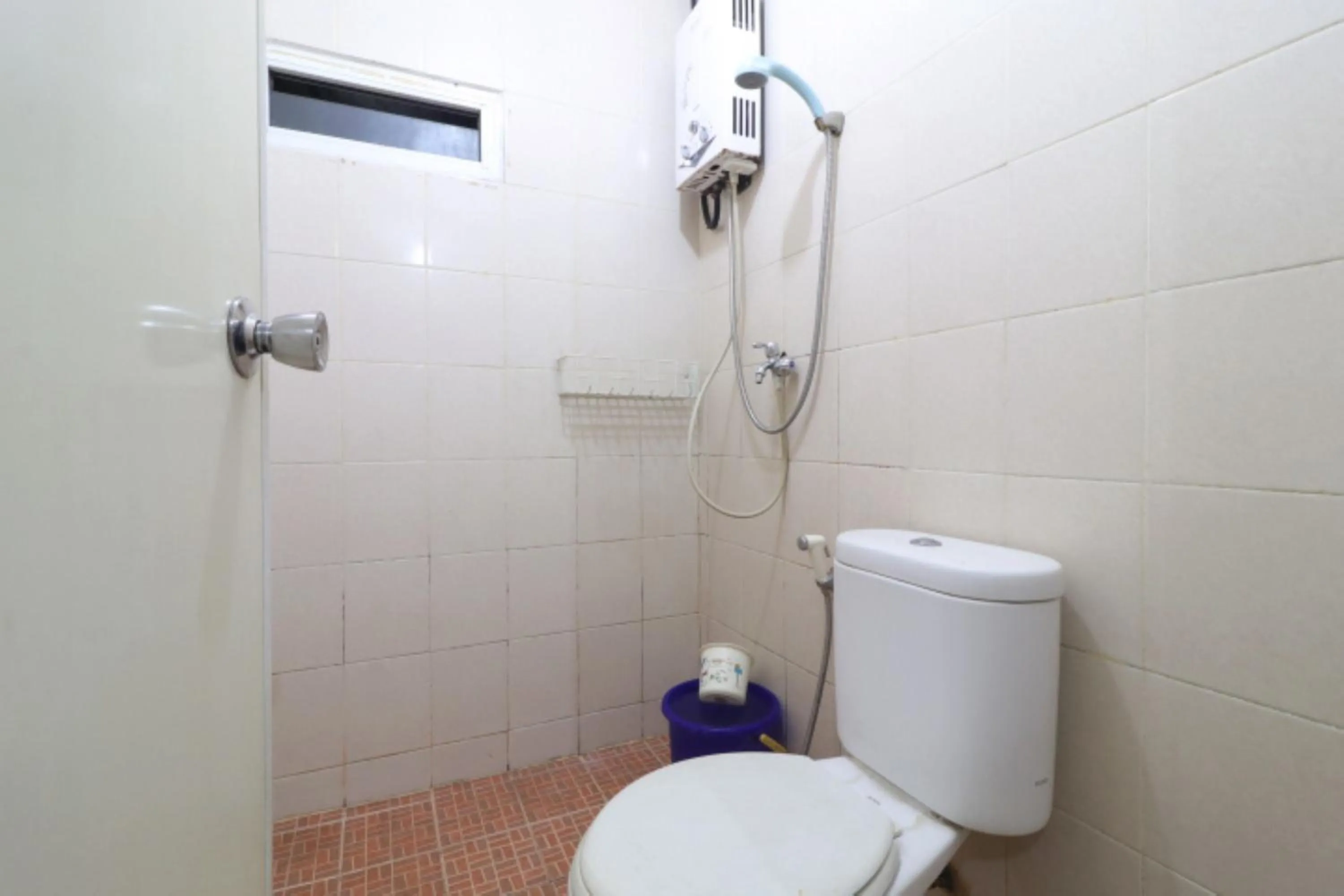 Bathroom in Adaru Property at Sunter Park View