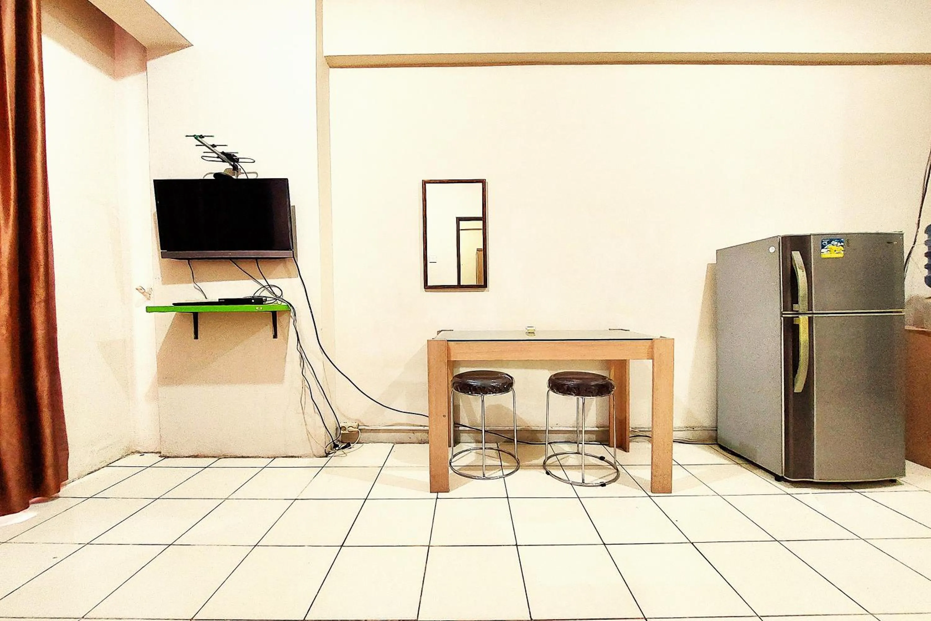 TV and multimedia in Adaru Property at Sunter Park View