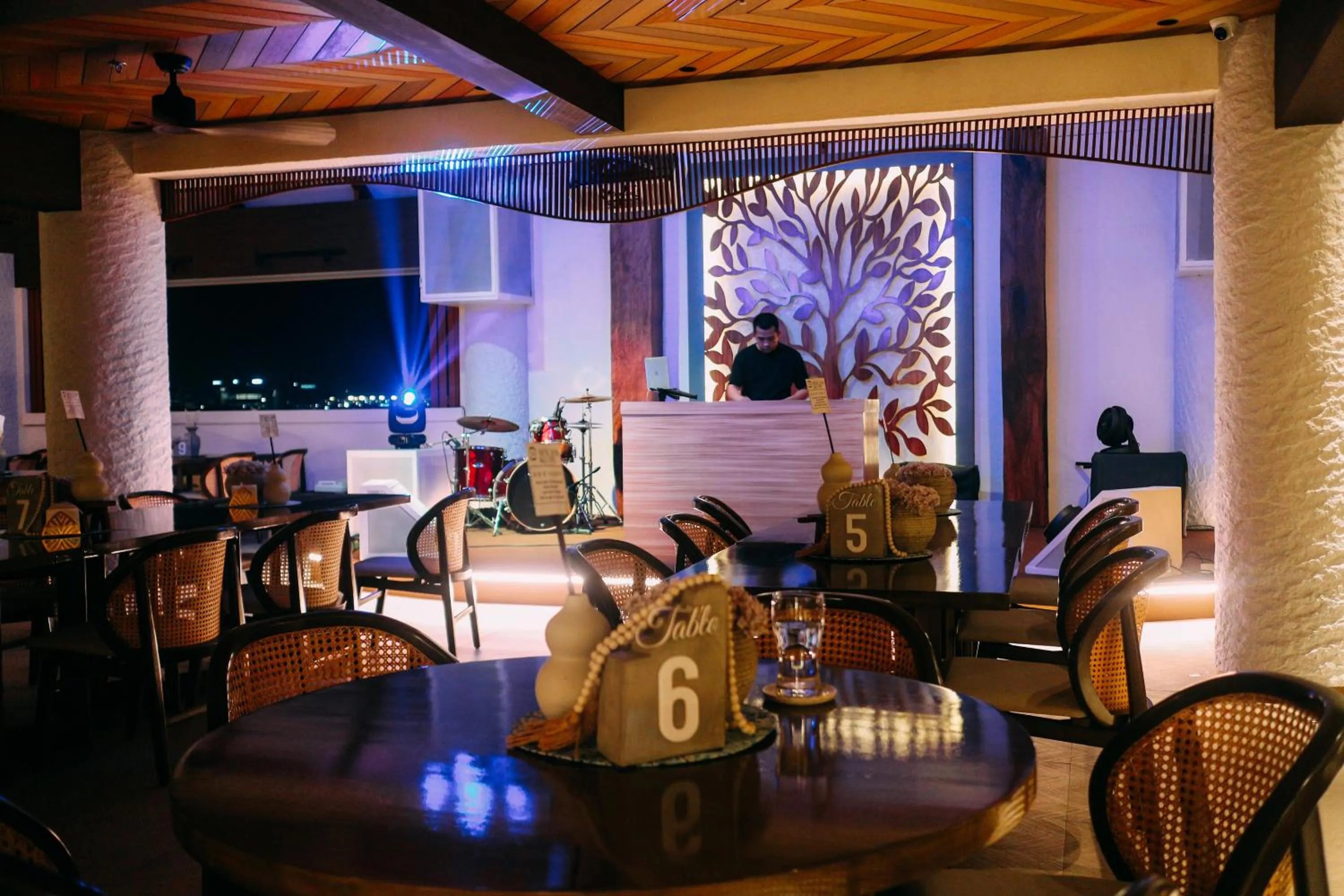 Restaurant/places to eat in Azzurro Hotel