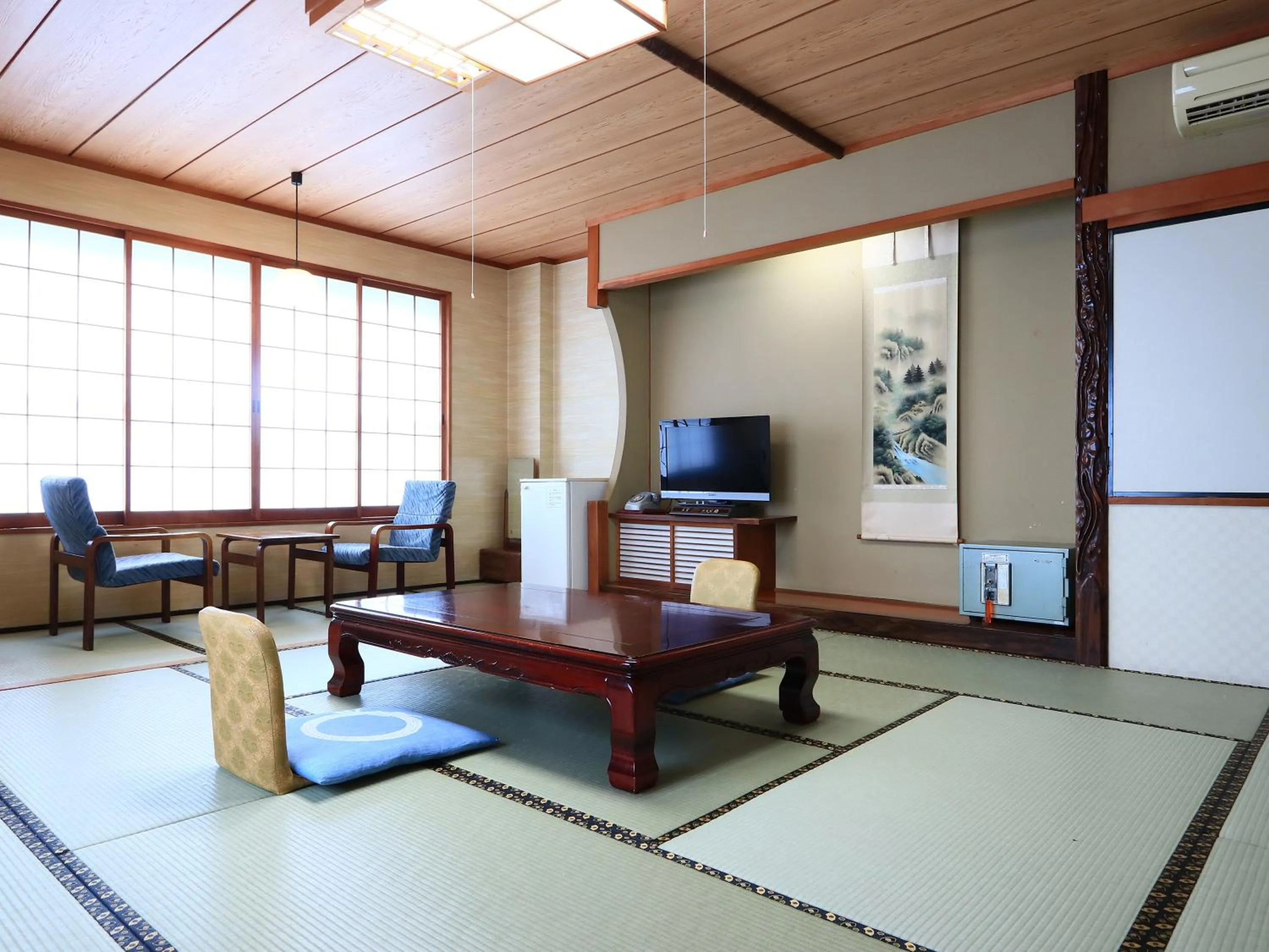 Photo of the whole room in Suzunami