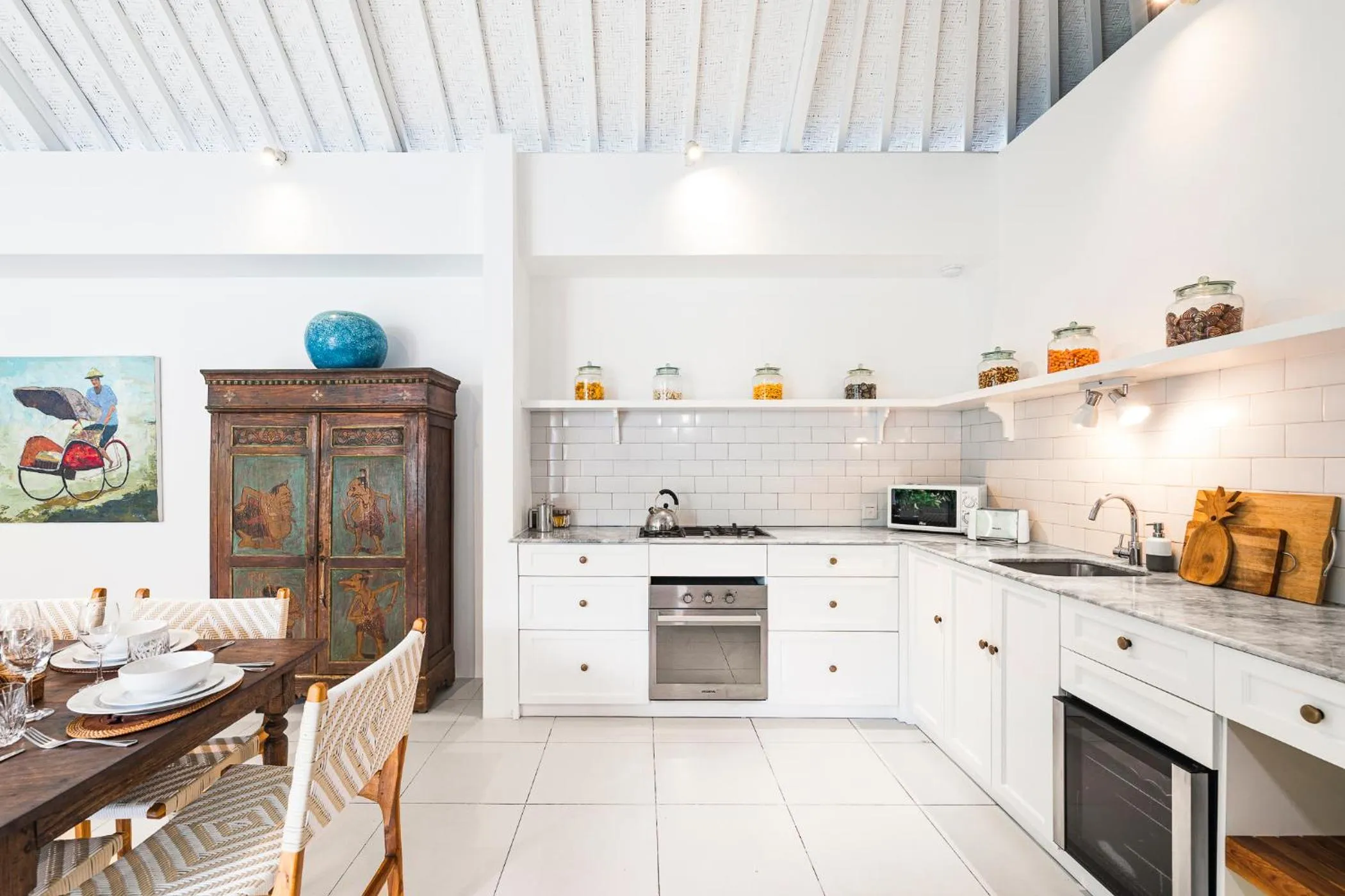 Kitchen or kitchenette in Villa Atma