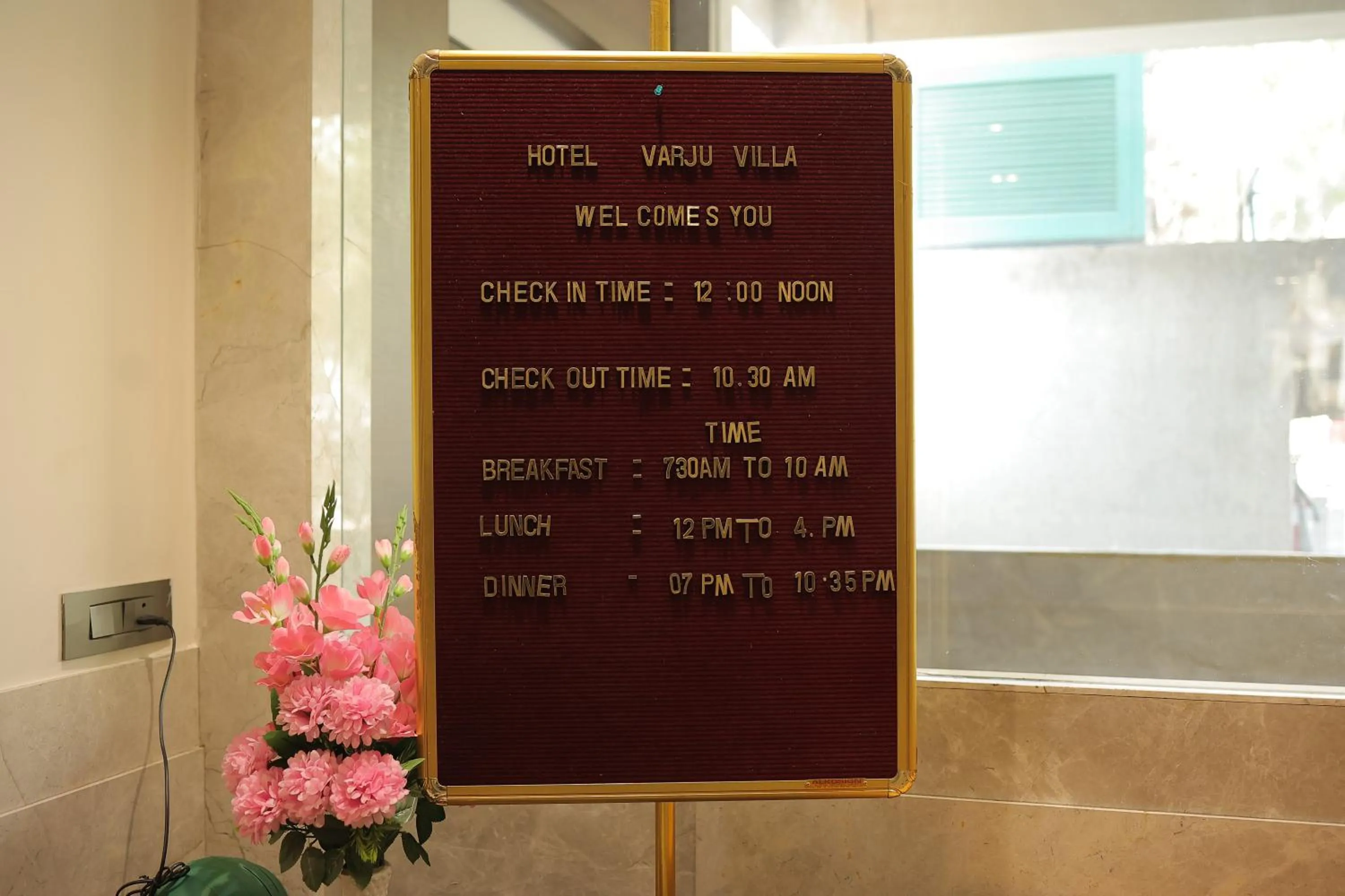Text overlay in Varju Villa