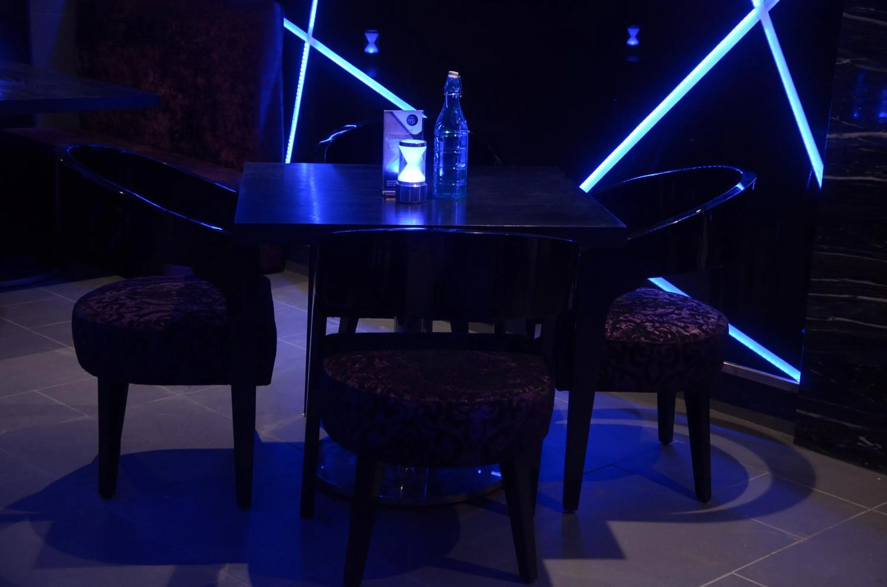 Communal lounge/ TV room in Varju Villa