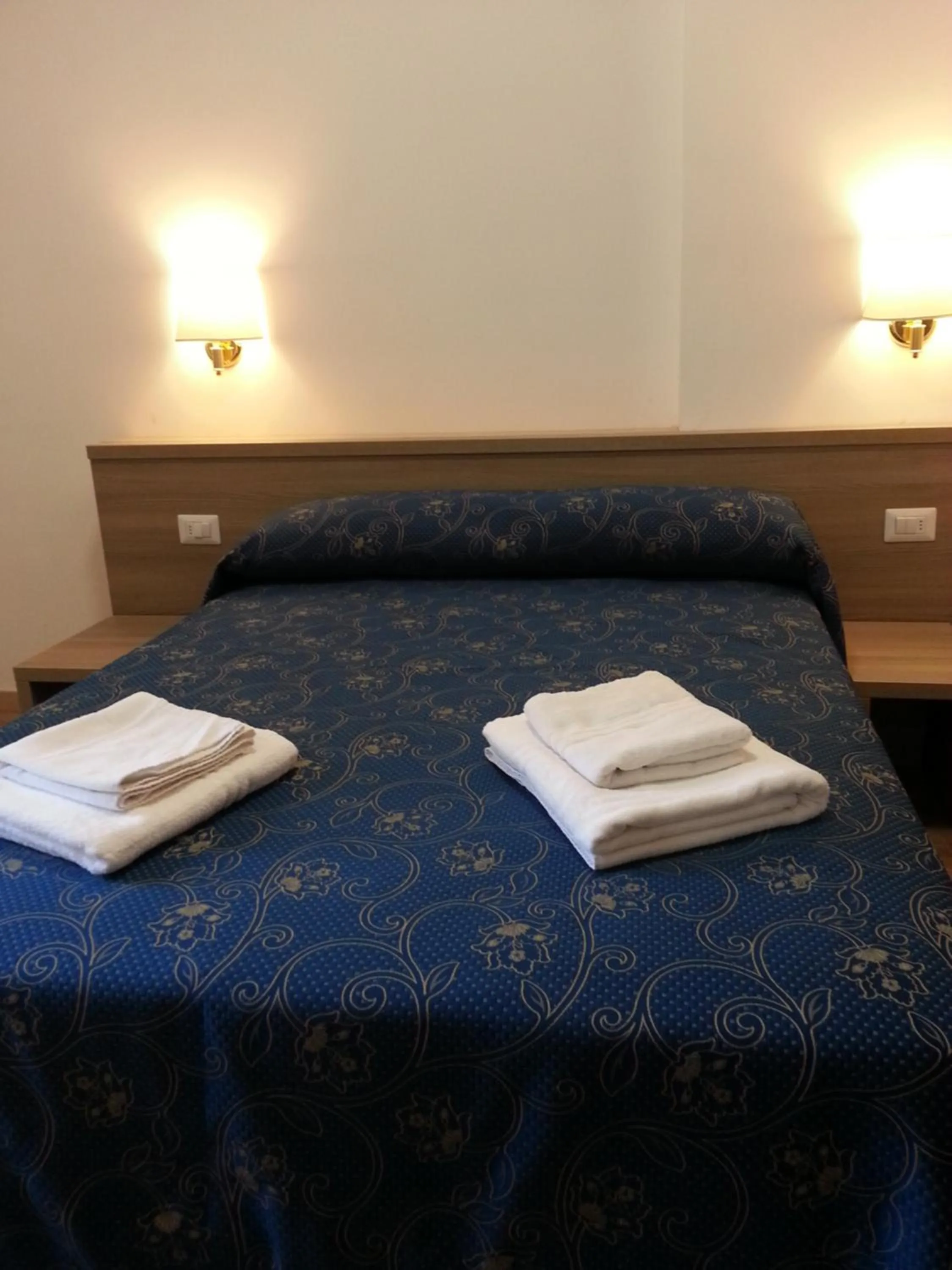 Living room, Bed in Marziah Inn